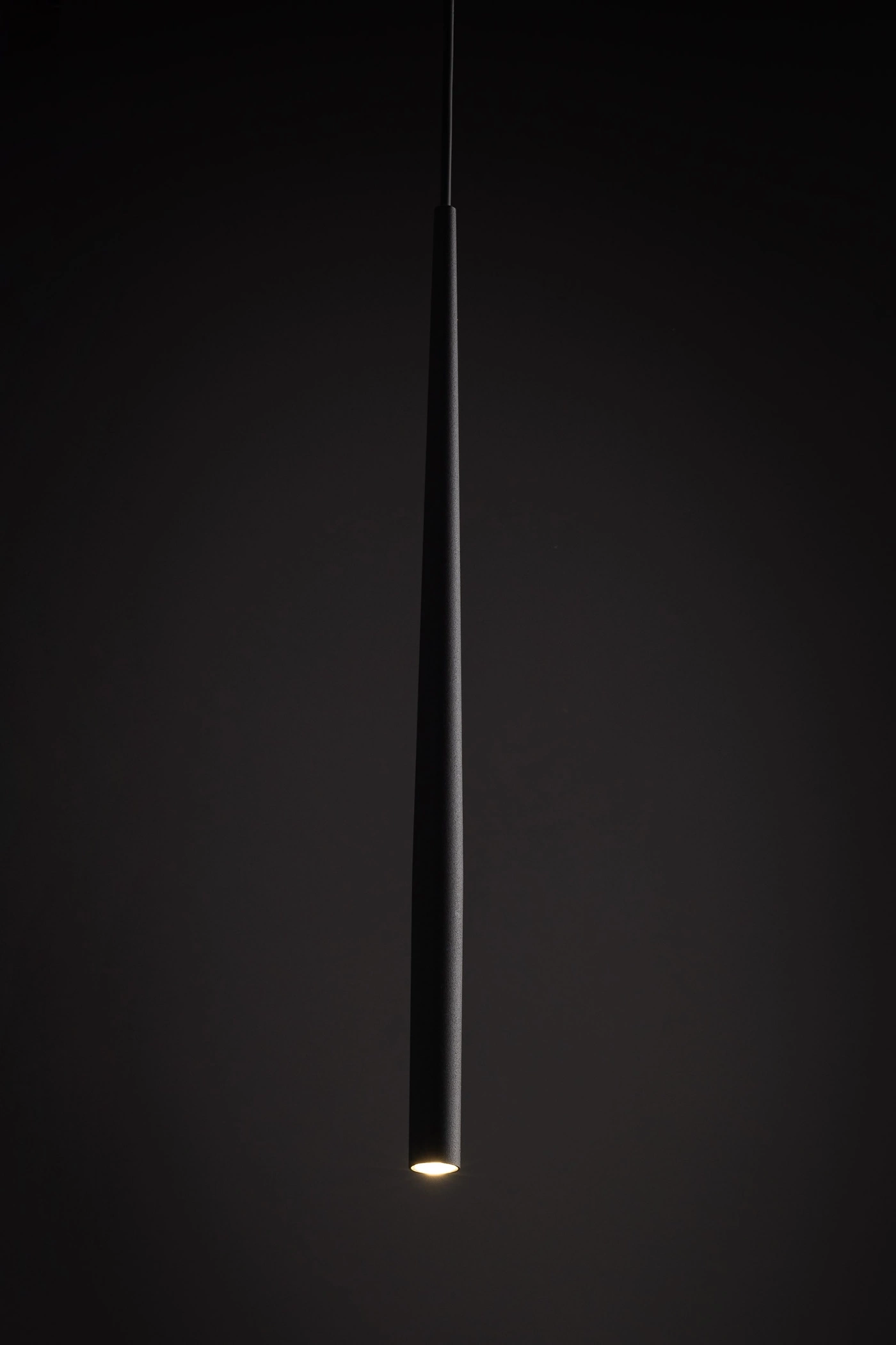   
                        
                        Люстра TK LIGHTING (Польща) 30675    
                         У стилі Лофт, Хай-тек.  
                        Тип джерела світла: світлодіодна лампа, змінна.                         Форма: Циліндр.                         Кольори плафонів і підвісок: Чорний.                         Матеріал: Метал.                          фото 5