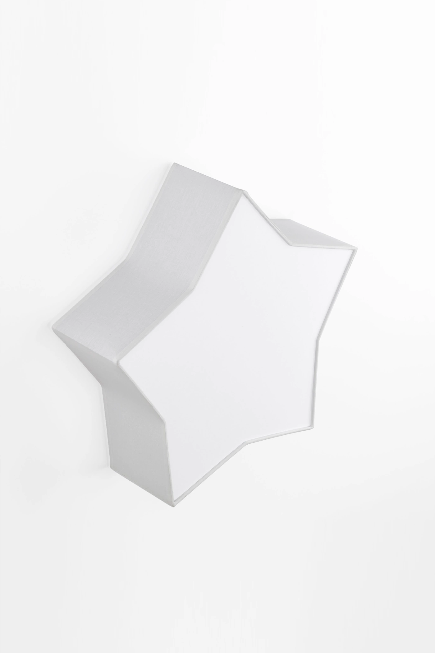   
                        
                        Светильник настенный TK LIGHTING (Польша) 30714    
                         В стиле Прованс.  
                        Тип источника света: светодиодная лампа, сменная.                         Форма: Фигурный.                         Цвета плафонов и подвесок: Серый.                         Материал: Ткань, Пластик.                          фото 2