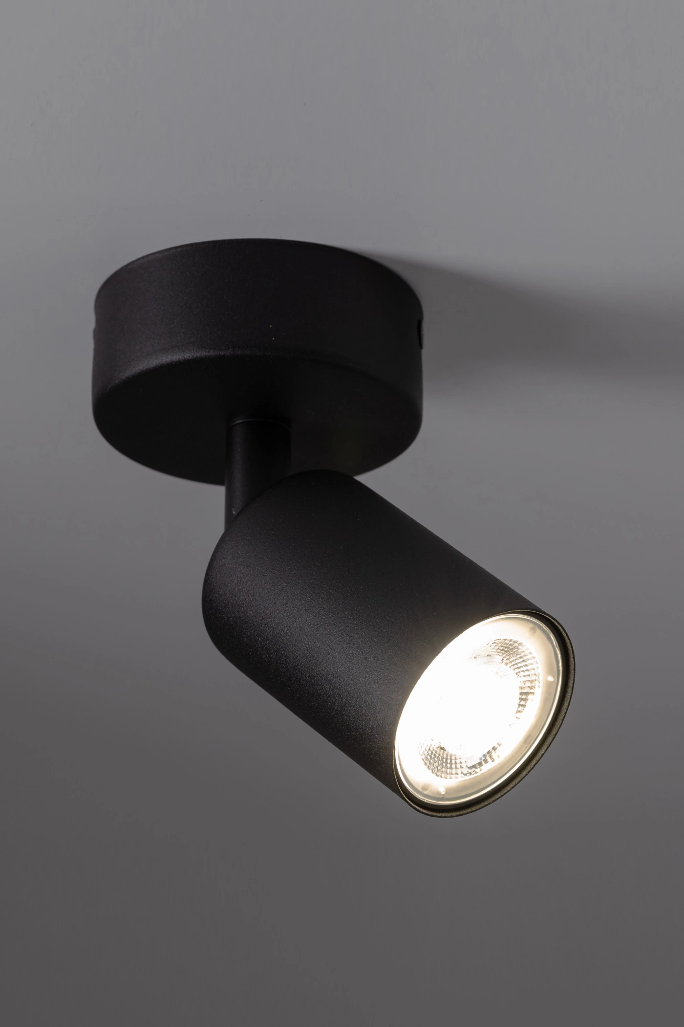   
                        
                        Точечный светильник TK LIGHTING (Польша) 30720    
                         В стиле Хай-тек, Лофт.  
                        Тип источника света: светодиодная лампа, сменная.                         Форма: Круг.                         Цвета плафонов и подвесок: Черный.                         Материал: Металл.                          фото 4