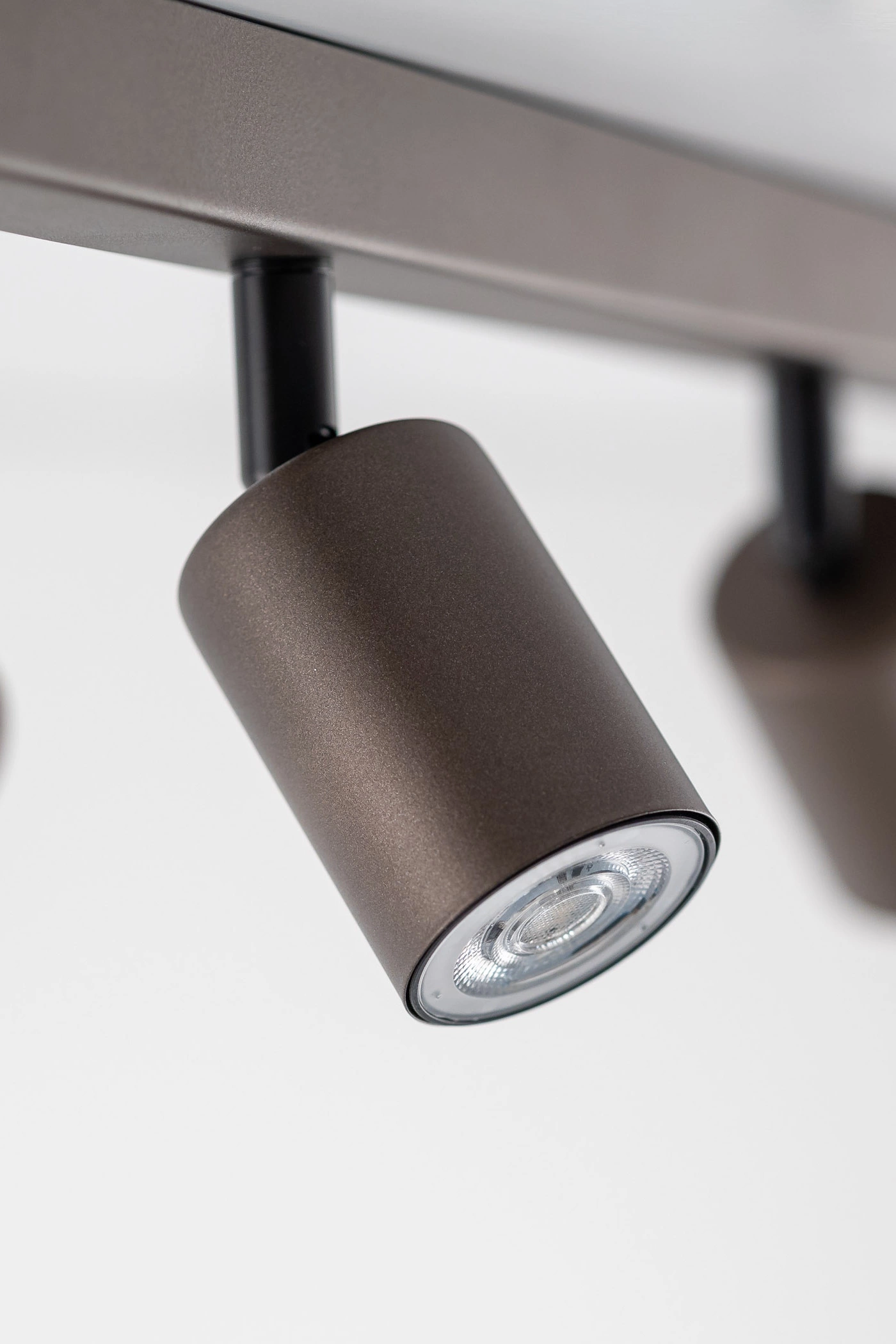   
                        
                        Світильник поворотний TK LIGHTING (Польща) 30736    
                         У стилі Хай-тек.  
                        Тип джерела світла: світлодіодна лампа, змінна.                         Форма: Прямокутник.                         Кольори плафонів і підвісок: Коричневий.                         Матеріал: Метал.                          фото 3