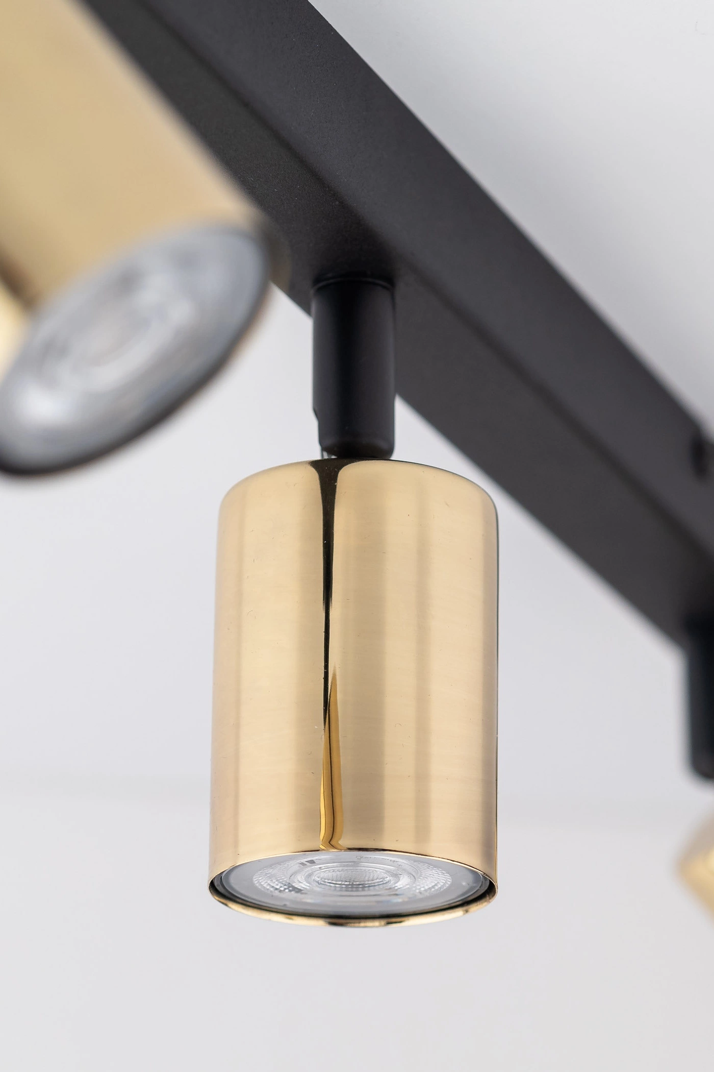   
                        
                        Світильник поворотний TK LIGHTING (Польща) 30742    
                         У стилі Хай-тек, Лофт.  
                        Тип джерела світла: світлодіодна лампа, змінна.                         Форма: Прямокутник.                         Кольори плафонів і підвісок: Латунь.                         Матеріал: Метал.                          фото 5