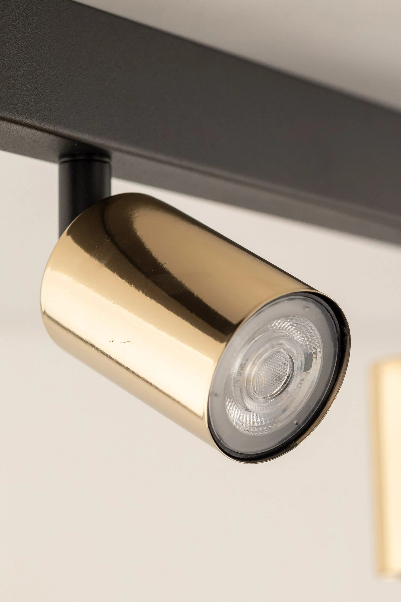   
                        
                        Світильник поворотний TK LIGHTING (Польща) 30744    
                         У стилі Хай-тек, Лофт.  
                        Тип джерела світла: світлодіодна лампа, змінна.                         Форма: Прямокутник.                         Кольори плафонів і підвісок: Латунь.                         Матеріал: Метал.                          фото 4