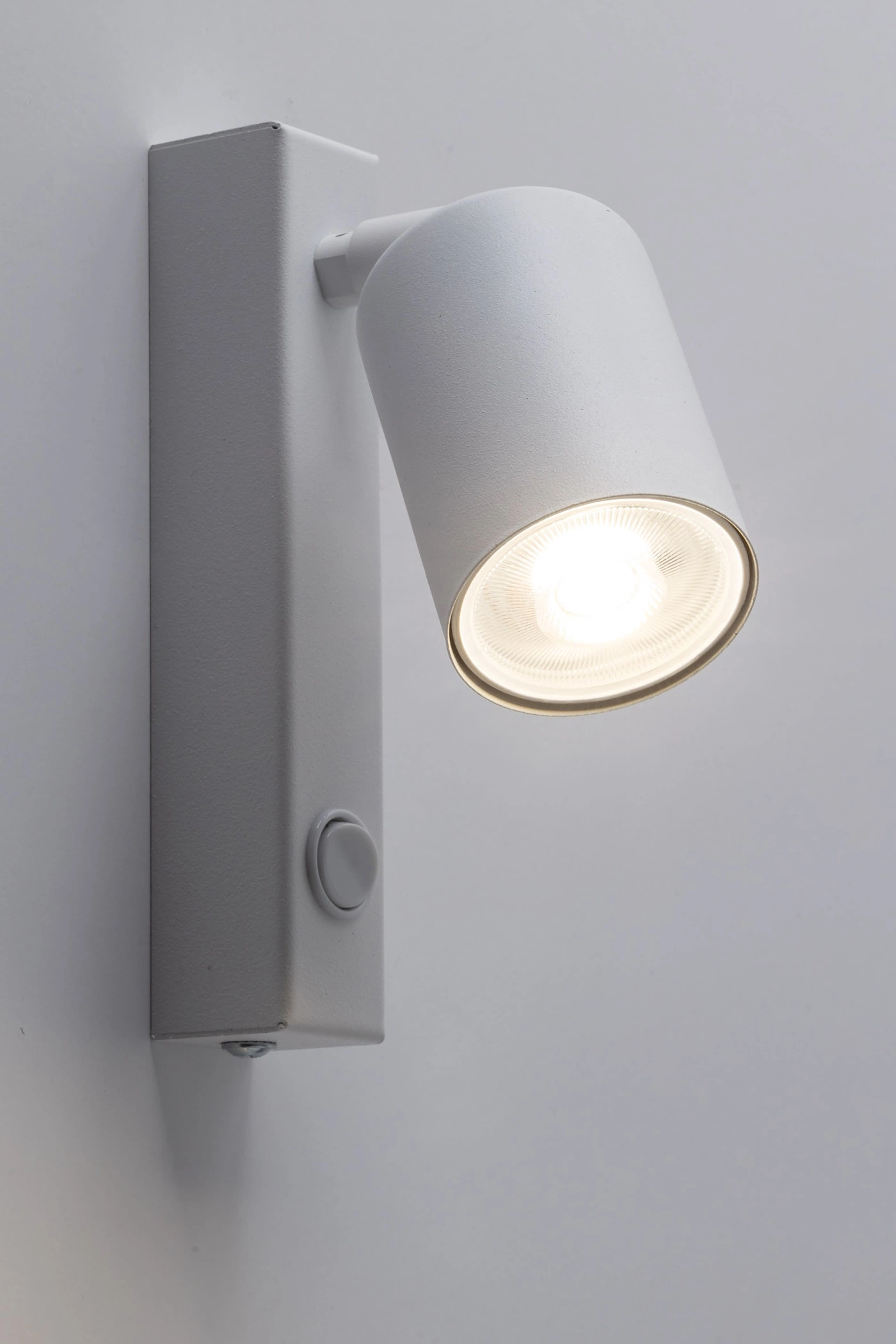   
                        
                        Бра TK LIGHTING (Польша) 30749    
                         В стиле Хай-тек, Лофт.  
                        Тип источника света: светодиодная лампа, сменная.                                                 Цвета плафонов и подвесок: Белый.                         Материал: Металл.                          фото 4