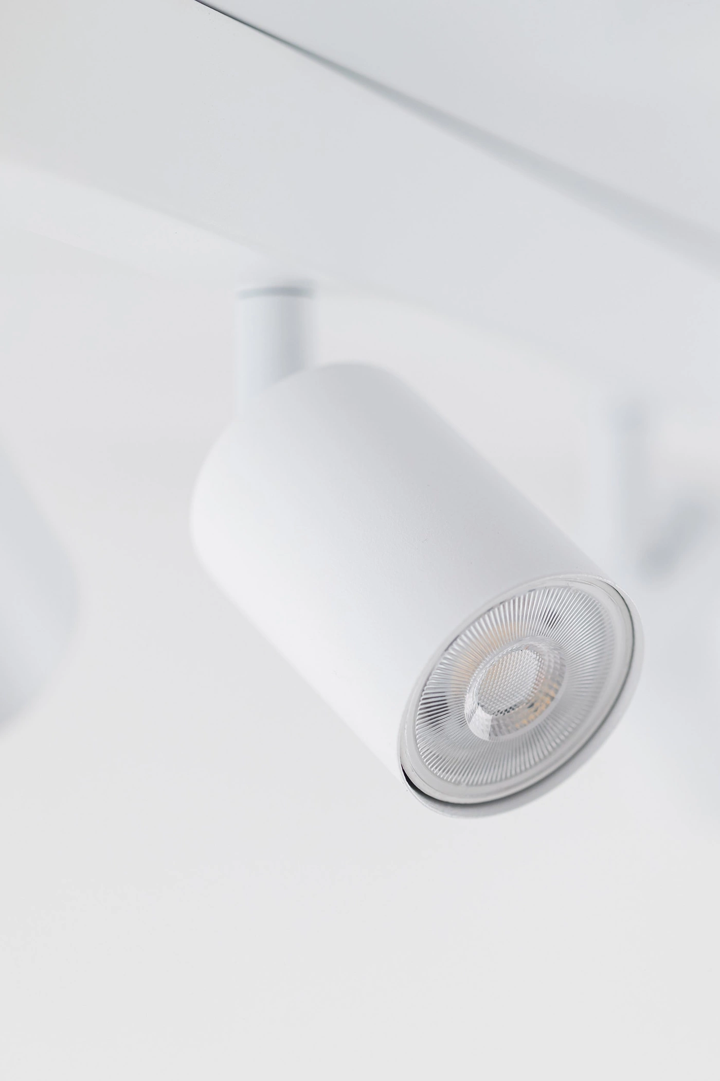   
                        
                        Світильник поворотний TK LIGHTING (Польща) 30755    
                         У стилі Хай-тек.  
                        Тип джерела світла: світлодіодна лампа, змінна.                         Форма: Прямокутник.                         Кольори плафонів і підвісок: Білий.                         Матеріал: Метал.                          фото 4