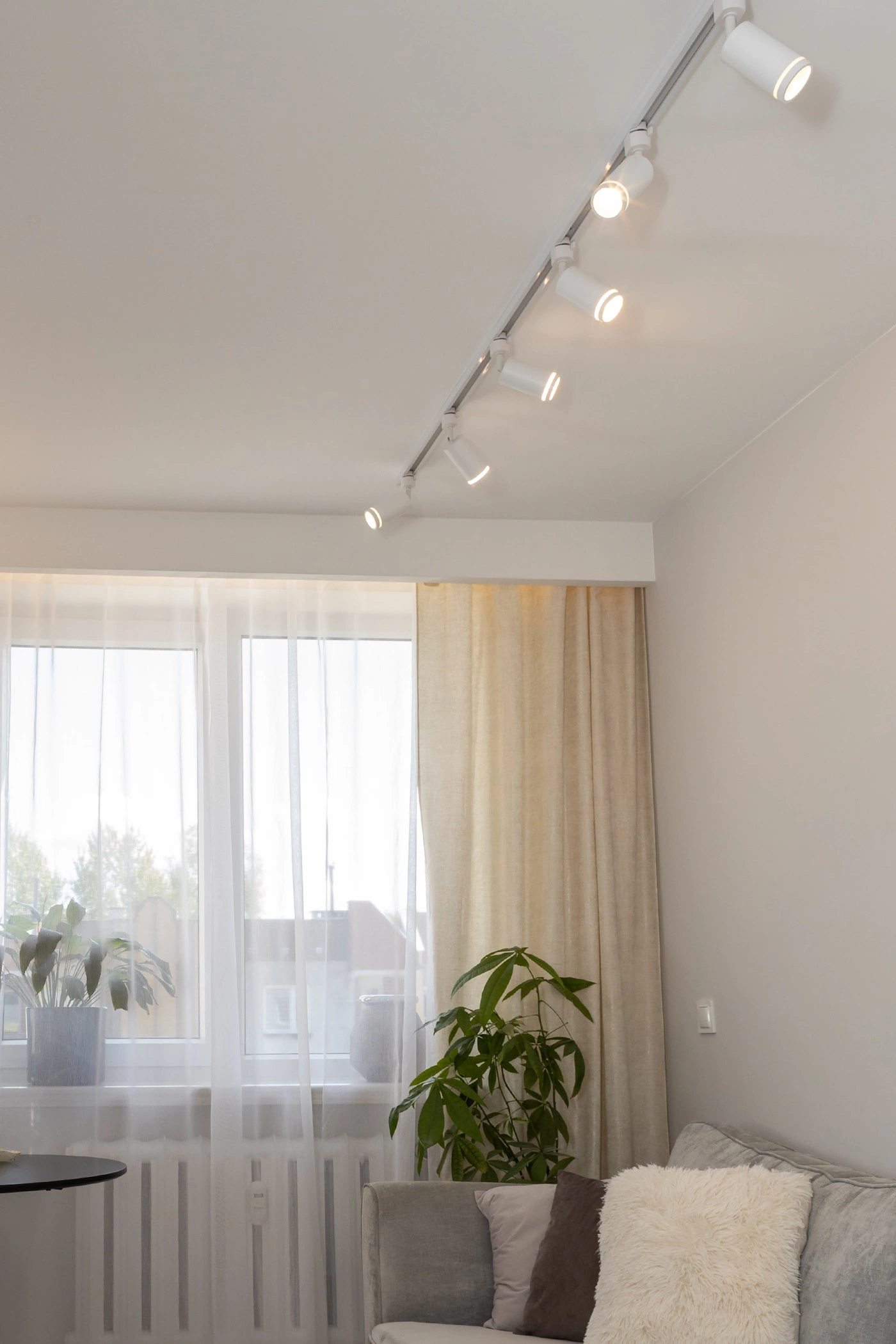   
                        
                        Трековий світильник TK LIGHTING (Польща) 30762    
                         У стилі Хай-тек.  
                        Тип джерела світла: світлодіодна лампа, змінна.                                                 Кольори плафонів і підвісок: Білий.                         Матеріал: Метал.                          фото 6