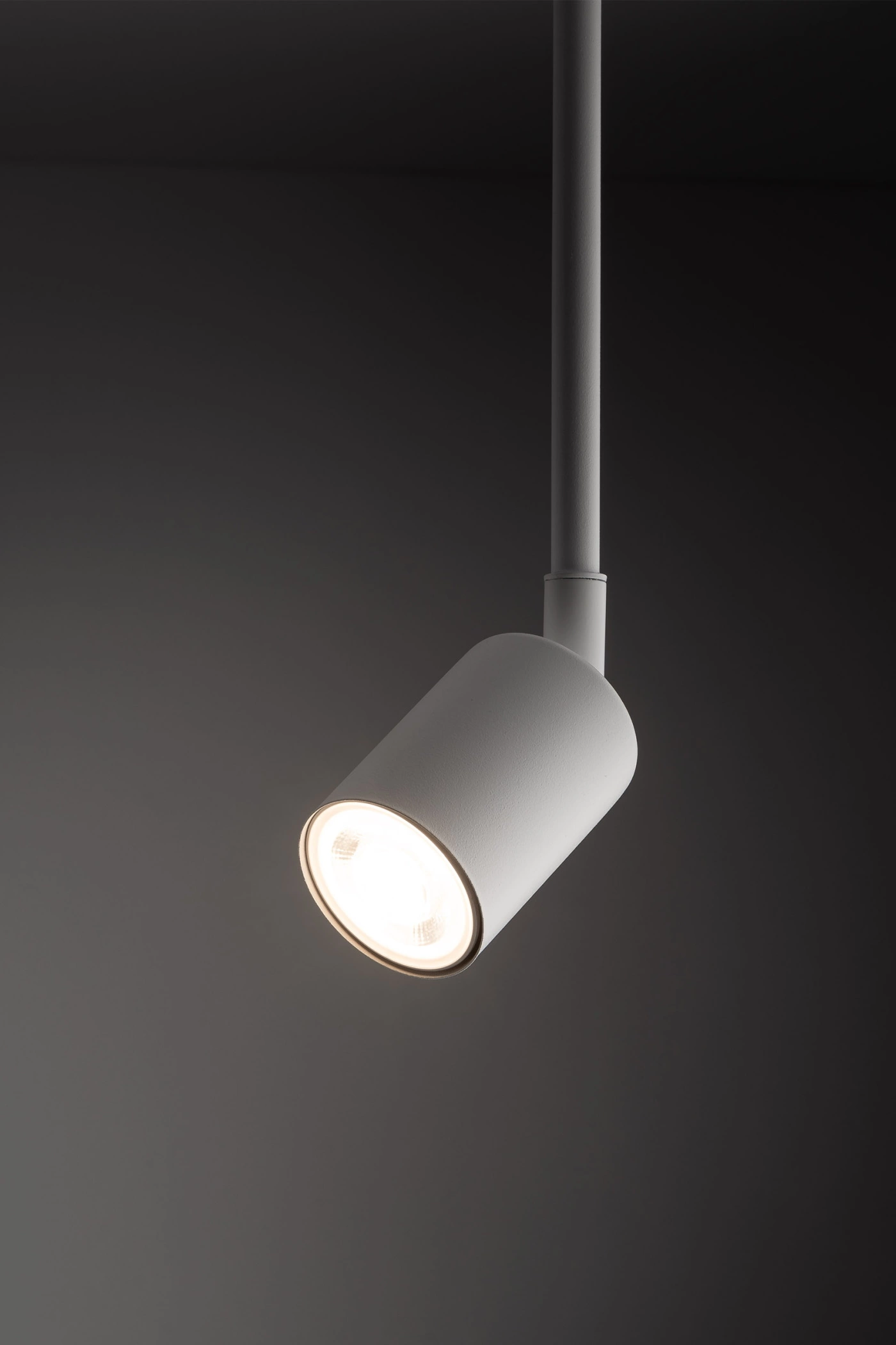   
                        
                        Трековий світильник TK LIGHTING (Польща) 30948    
                         У стилі Хай-тек.  
                        Тип джерела світла: світлодіодна лампа, змінна.                                                 Кольори плафонів і підвісок: Білий.                         Матеріал: Метал.                          фото 2