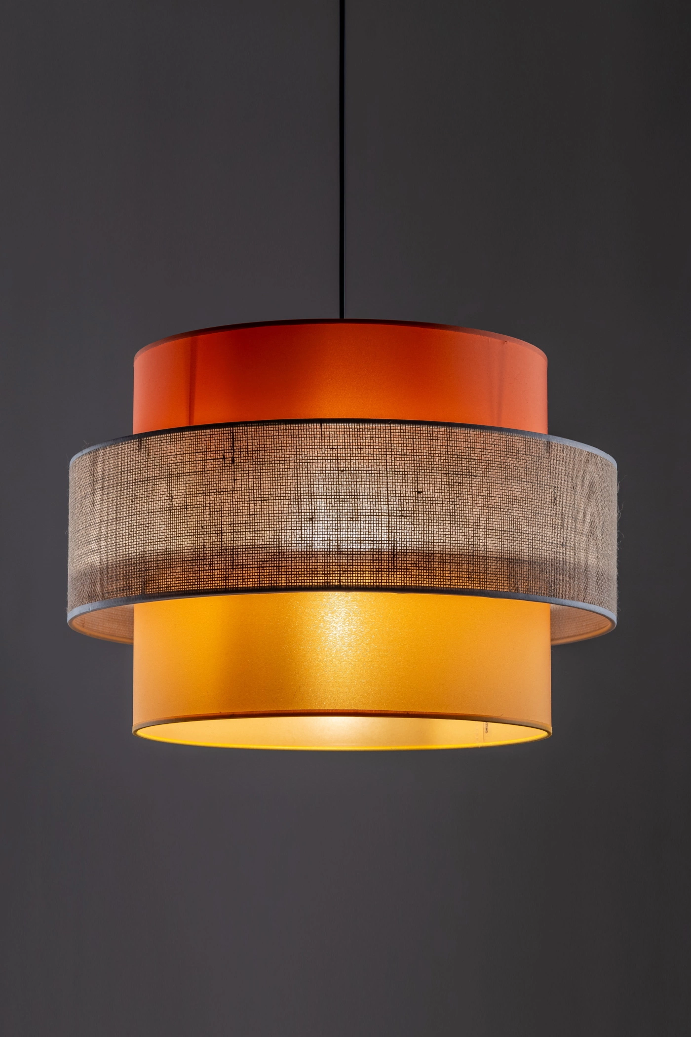   
                        
                        Люстра TK LIGHTING (Польша) 31017    
                         В стиле Модерн.  
                        Тип источника света: светодиодная лампа, сменная.                         Форма: Цилиндр.                         Цвета плафонов и подвесок: Желтый, Оранжевый, Бежевый.                         Материал: Ткань.                          фото 7