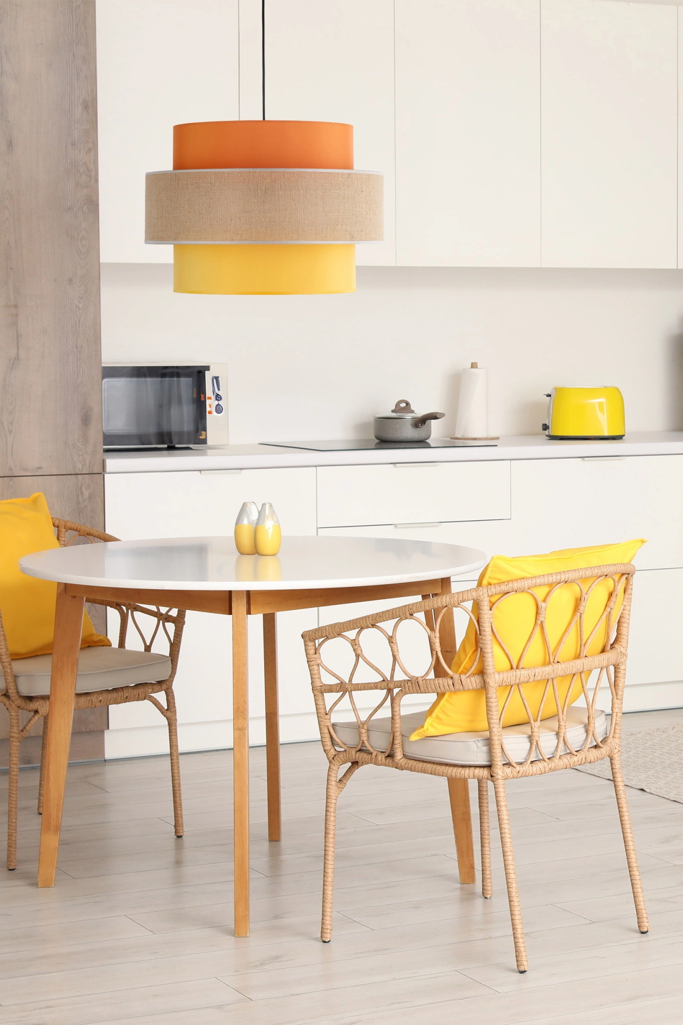   
                        
                        Люстра TK LIGHTING (Польша) 31017    
                         В стиле Модерн.  
                        Тип источника света: светодиодная лампа, сменная.                         Форма: Цилиндр.                         Цвета плафонов и подвесок: Желтый, Оранжевый, Бежевый.                         Материал: Ткань.                          фото 8
