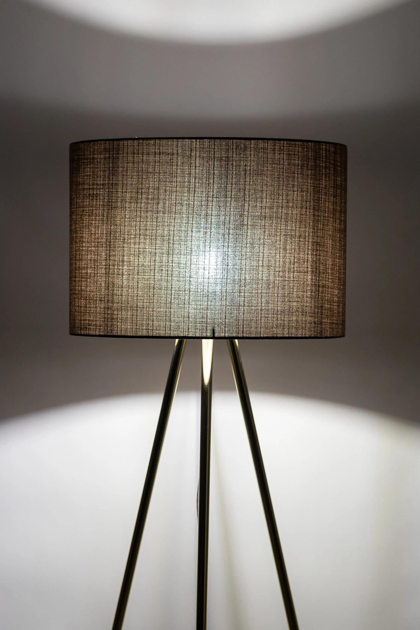   
                        
                        Торшер TK LIGHTING (Польша) 31038    
                         В стиле Скандинавский, Модерн.  
                        Тип источника света: светодиодная лампа, сменная.                                                 Цвета плафонов и подвесок: Коричневый.                         Материал: Ткань, Пластик.                          фото 7