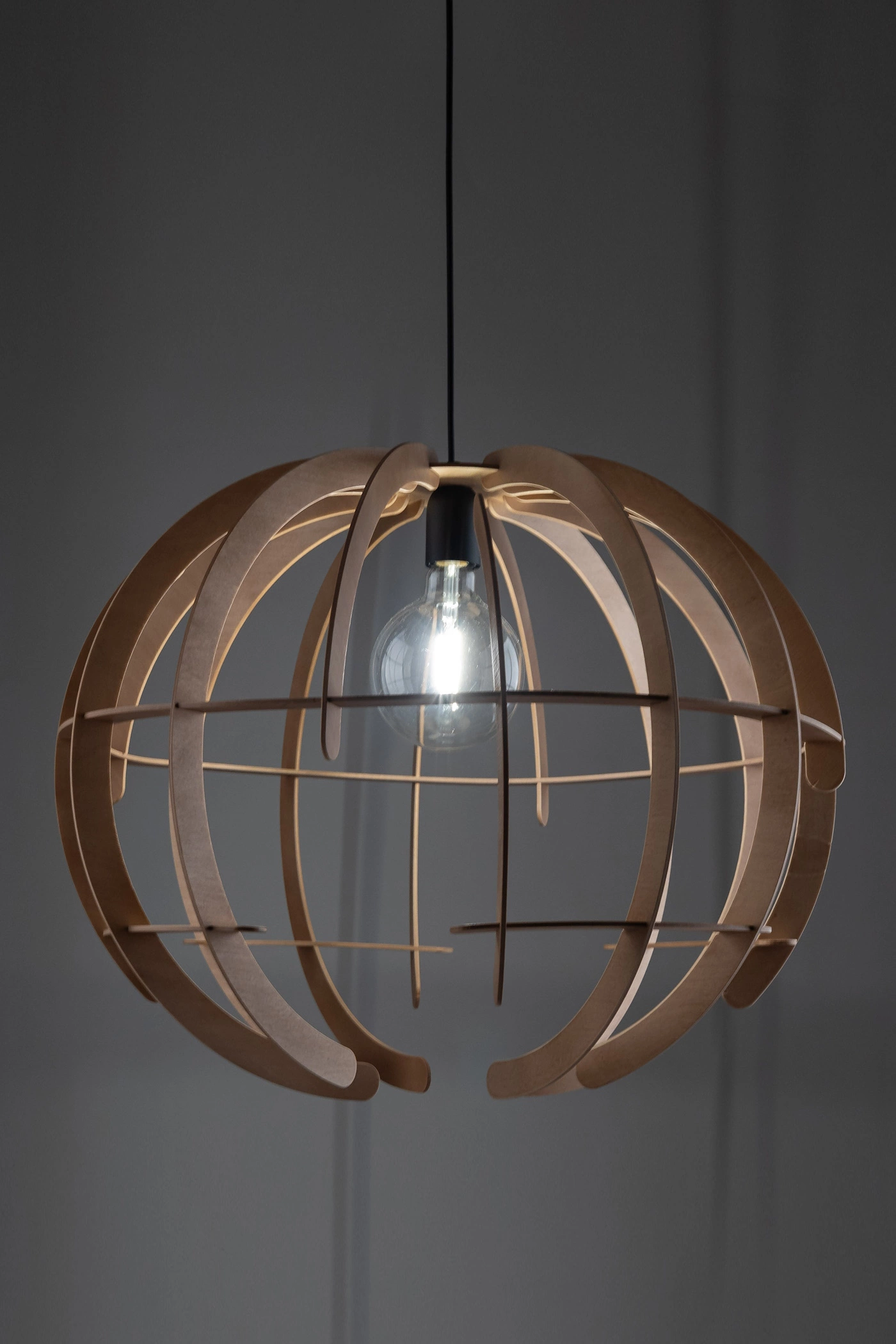   
                        
                        Люстра TK LIGHTING (Польща) 31084    
                         У стилі Кантрі, Скандинавський, Модерн.  
                        Тип джерела світла: світлодіодна лампа, змінна.                         Форма: Куля.                         Кольори плафонів і підвісок: Коричневий.                         Матеріал: Дерево.                          фото 8