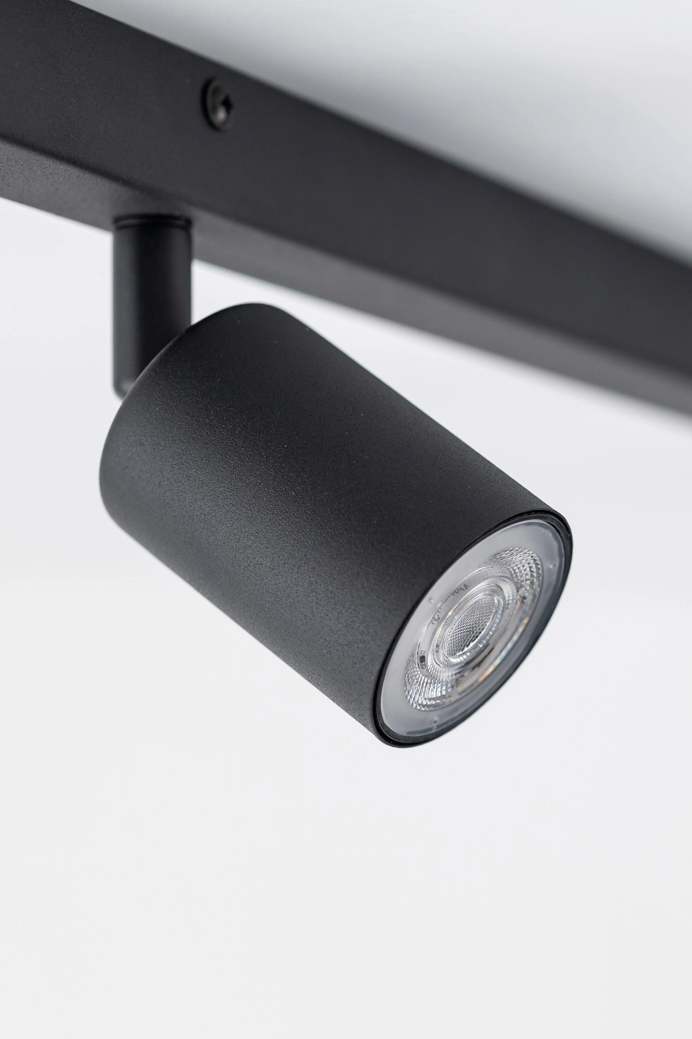   
                        
                        Світильник поворотний TK LIGHTING (Польща) 31117    
                         У стилі Хай-тек, Модерн.  
                        Тип джерела світла: світлодіодна лампа, змінна.                         Форма: Прямокутник.                         Кольори плафонів і підвісок: Білий, Чорний.                         Матеріал: Скло.                          фото 4