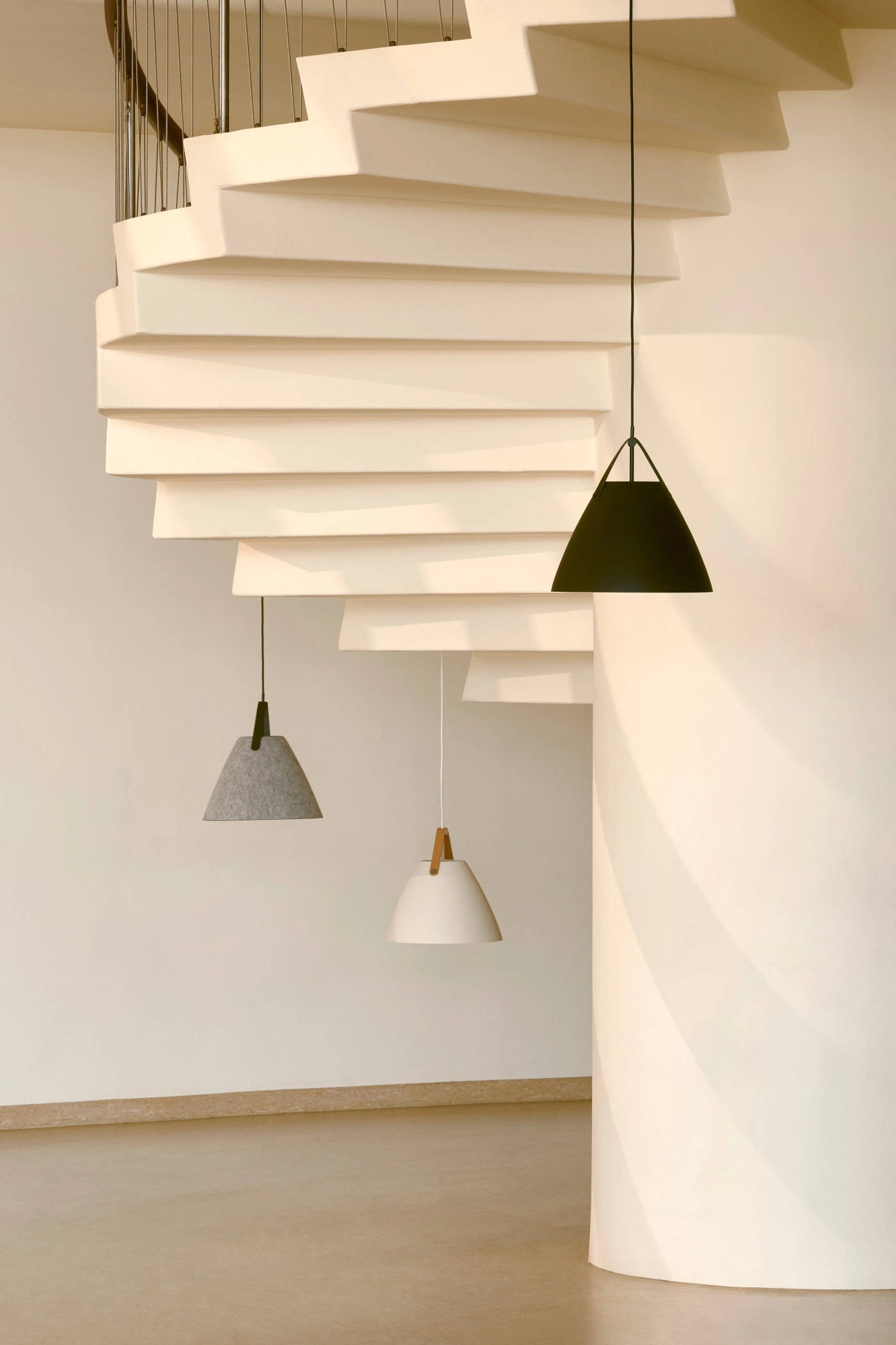   
                        
                        Люстра NORDLUX (Данія) 31431    
                         У стилі Скандинавський, Модерн.  
                        Тип джерела світла: світлодіодна лампа, змінна.                         Форма: Коло.                         Кольори плафонів і підвісок: Сірий.                         Матеріал: Тканина.                          фото 9
