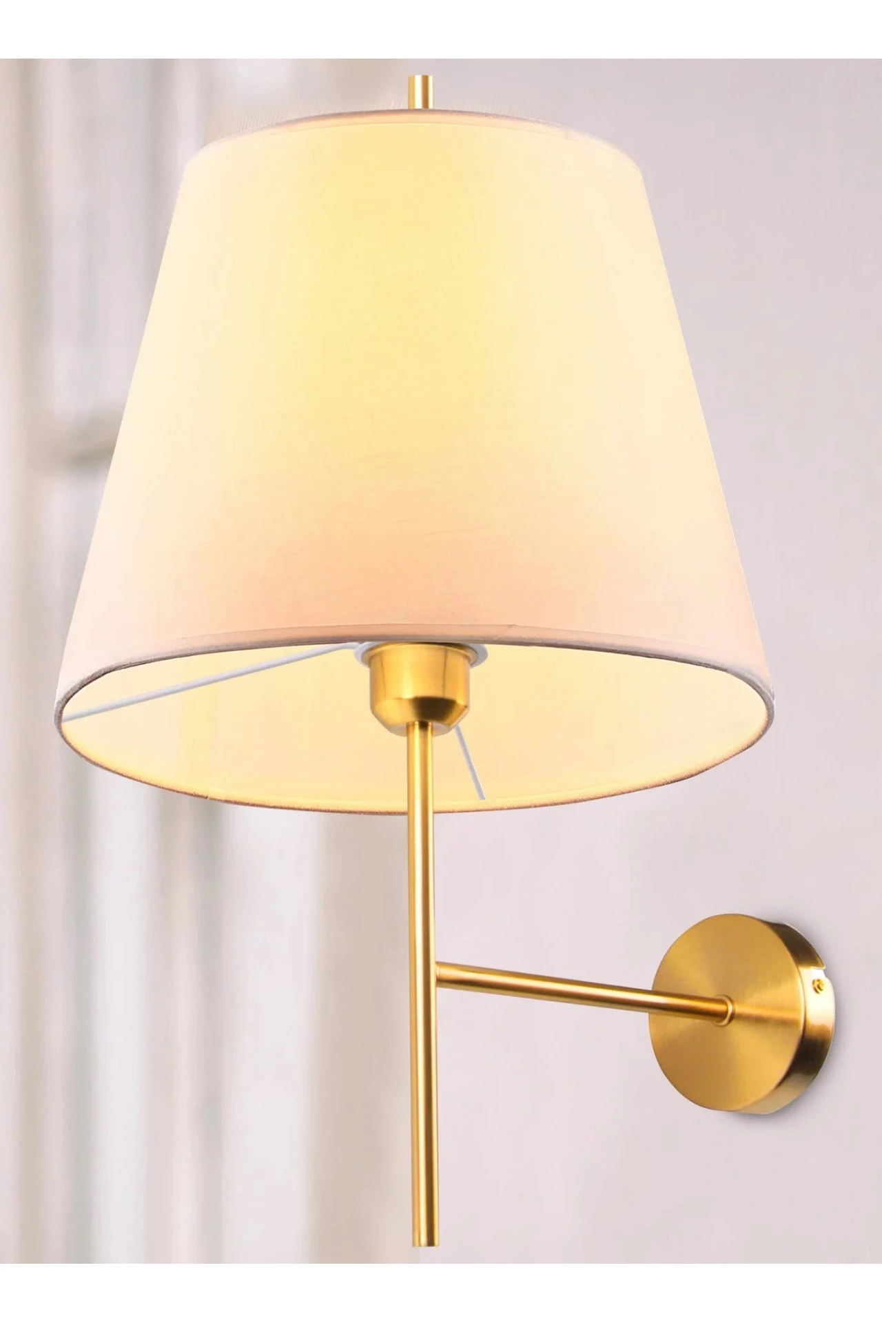   
                        
                        Бра GOLDLUX (Польша) 32136    
                         В стиле Классика, Модерн.  
                        Тип источника света: светодиодная лампа, сменная.                                                 Цвета плафонов и подвесок: Белый.                         Материал: Ткань, Пластик.                          фото 4