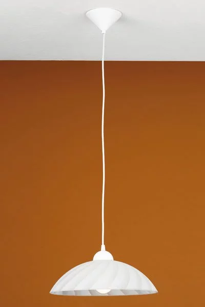   
                        Люстра EGLO (Австрія) 32454    
                         у стилі прованс.  
                        Тип джерела світла: cвітлодіодні led, енергозберігаючі, розжарювання.                         Форма: коло.                         Кольори плафонів і підвісок: білий, малюнок.                         Матеріал: скло.                          фото 3