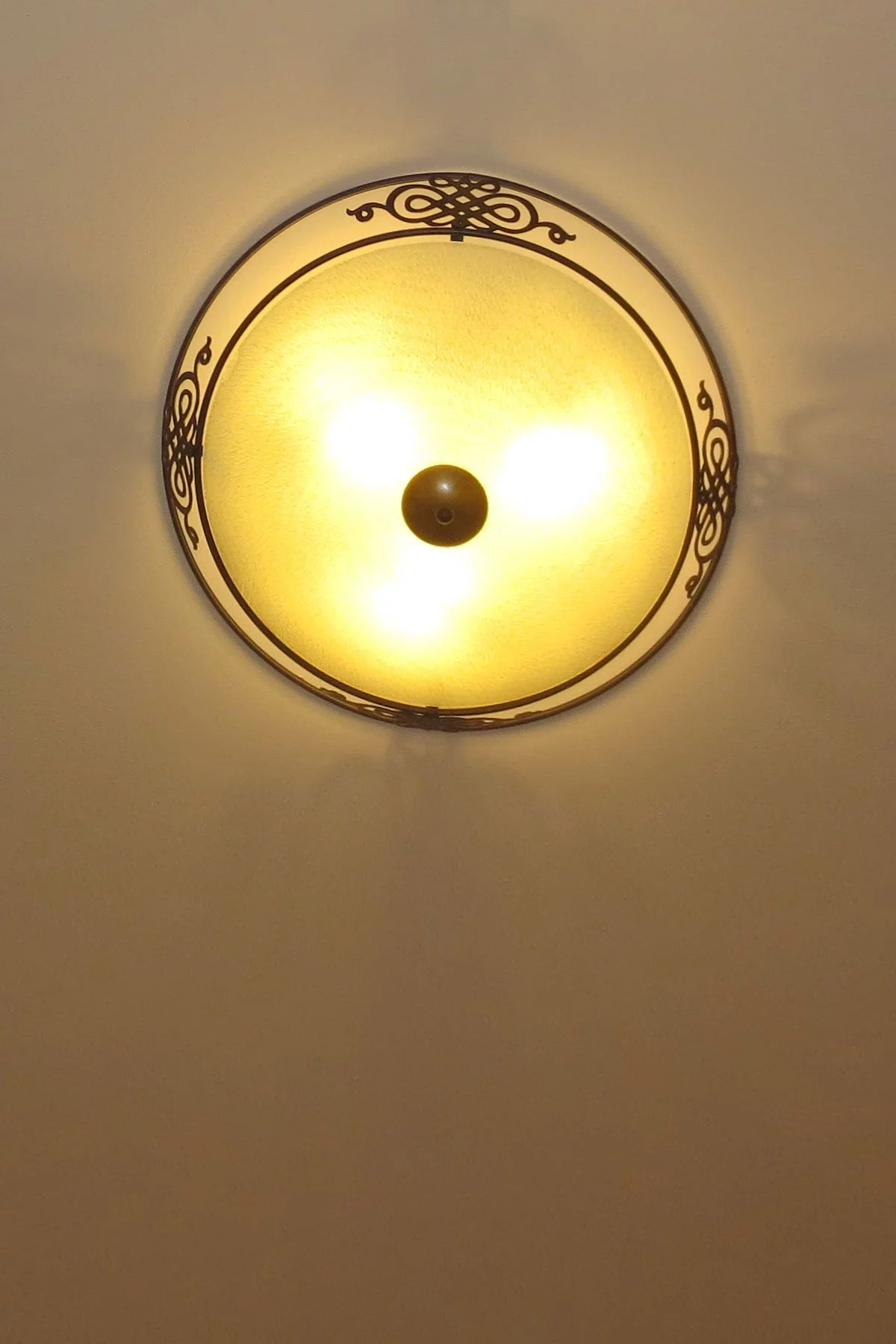   
                        Люстра EGLO (Австрія) 32529    
                         у стилі Класика.  
                        Тип джерела світла: світлодіодна лампа, змінна.                         Форма: Коло.                         Кольори плафонів і підвісок: Бежевий.                         Матеріал: Скло.                          фото 2
