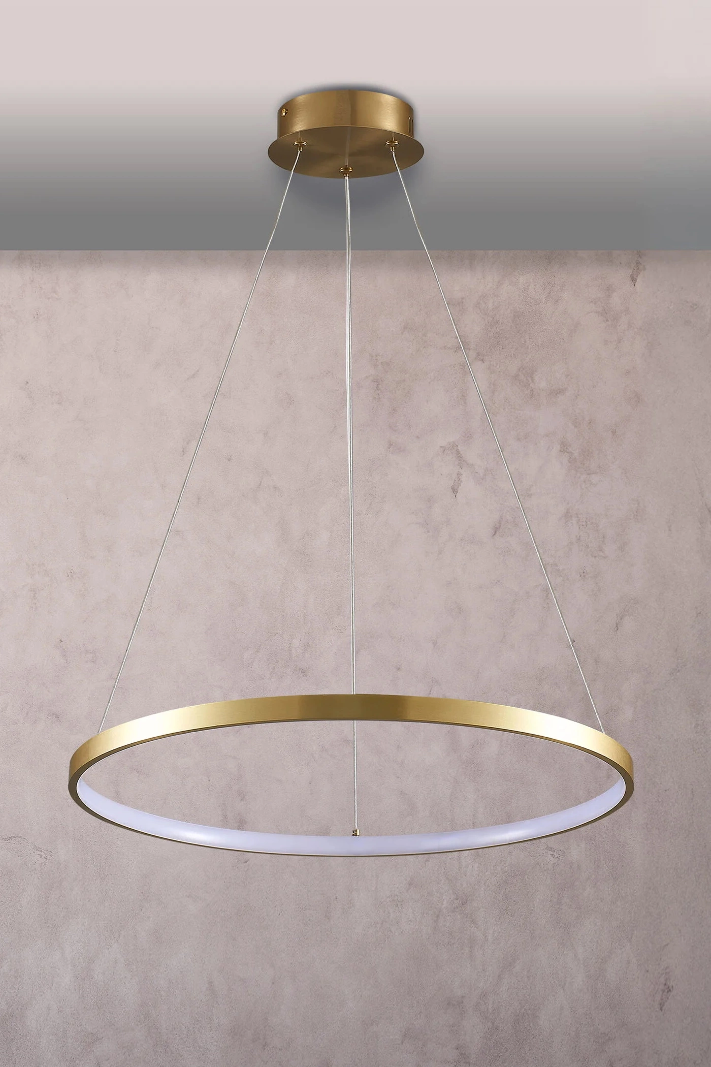   
                        
                        Люстра GOLDLUX (Польша) 32689    
                         В стиле Хай-тек.  
                        Тип источника света: встроенный led-модуль, несъемный.                         Форма: Круг.                         Цвета плафонов и подвесок: Золото, Белый.                         Материал: Алюминий, Силикон.                          фото 3