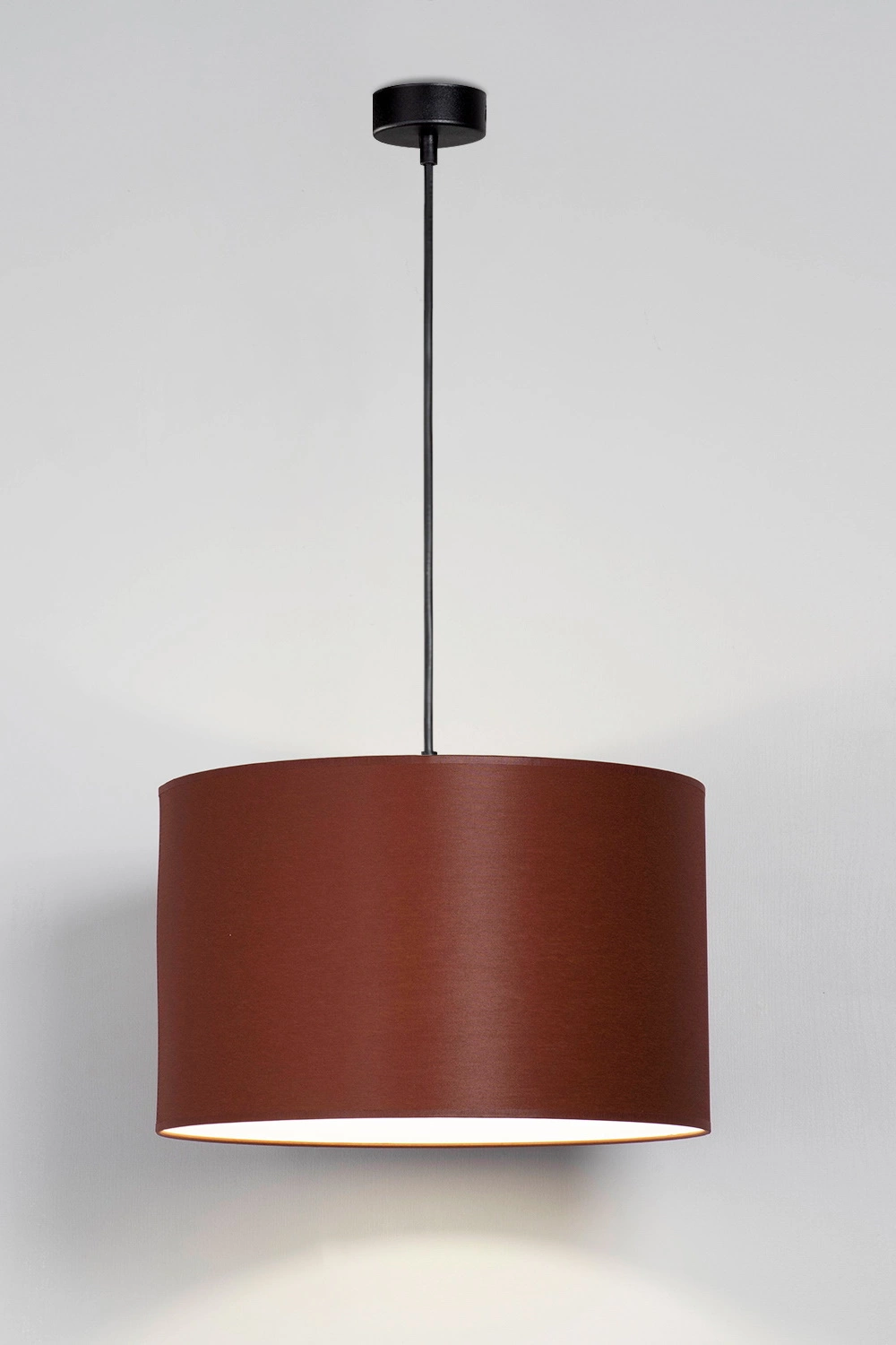   
                        
                        Люстра NB LIGHT (Україна) 33392    
                         У стилі Модерн.  
                        Тип джерела світла: світлодіодна лампа, змінна.                         Форма: Циліндр.                         Кольори плафонів і підвісок: Коричневий.                         Матеріал: Тканина.                          фото 2