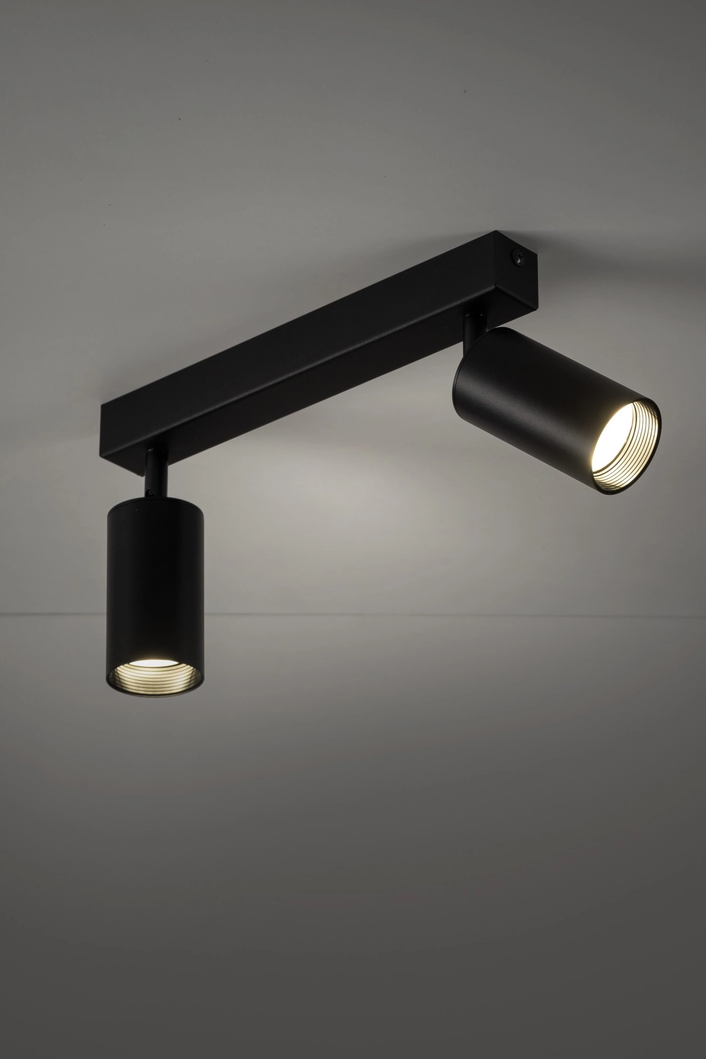   
                        
                        Світильник поворотний TK LIGHTING (Польща) 33455    
                         У стилі Хай-тек.  
                        Тип джерела світла: світлодіодна лампа, змінна.                         Форма: Прямокутник.                         Кольори плафонів і підвісок: Чорний, Золото.                         Матеріал: Метал, Пластик.                          фото 11