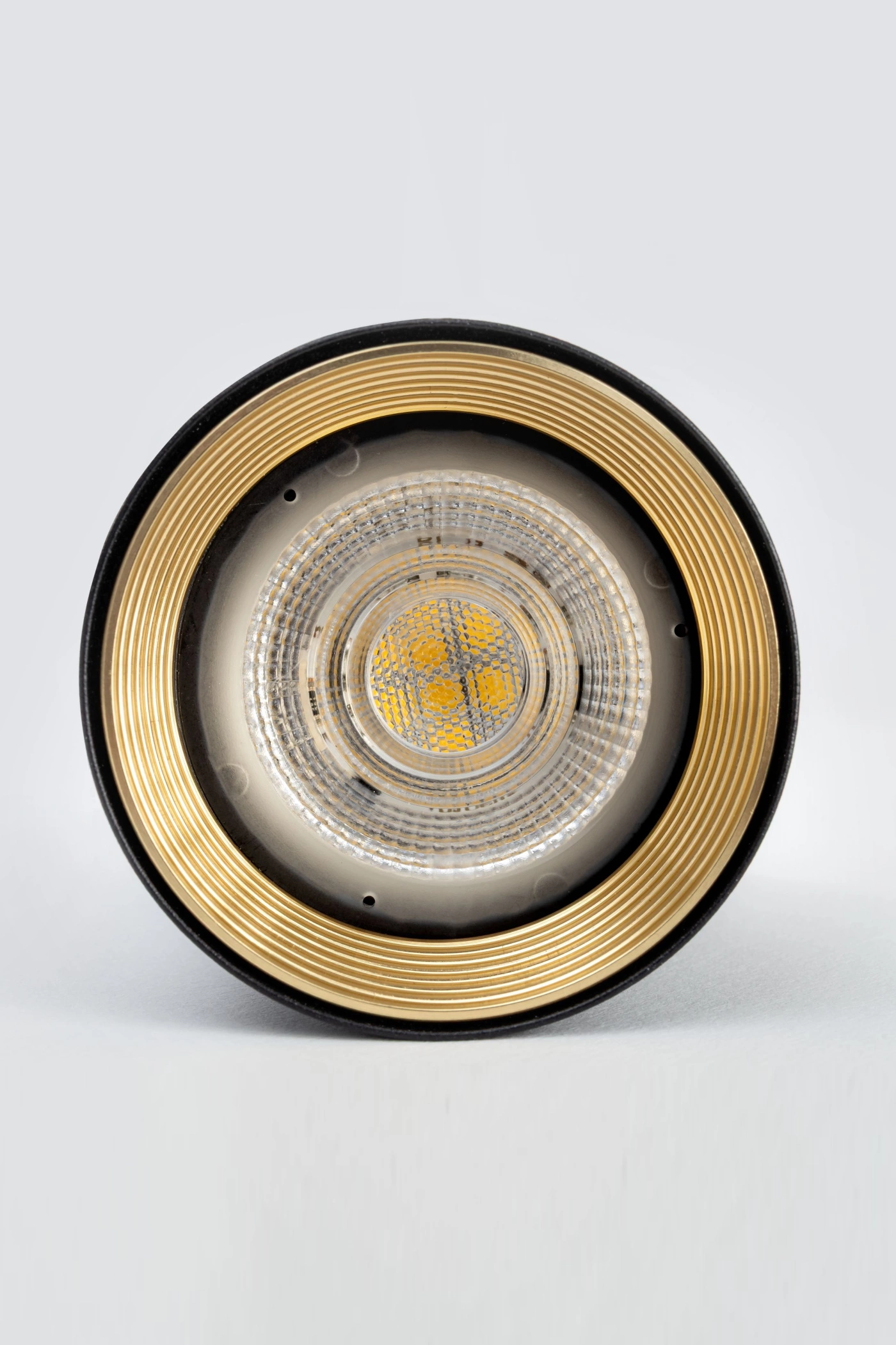   
                        
                        Точечный светильник TK LIGHTING (Польша) 33456    
                         В стиле Хай-тек.  
                        Тип источника света: светодиодная лампа, сменная.                         Форма: Цилиндр.                         Цвета плафонов и подвесок: Черный, Золото.                         Материал: Металл, Пластик.                          фото 11
