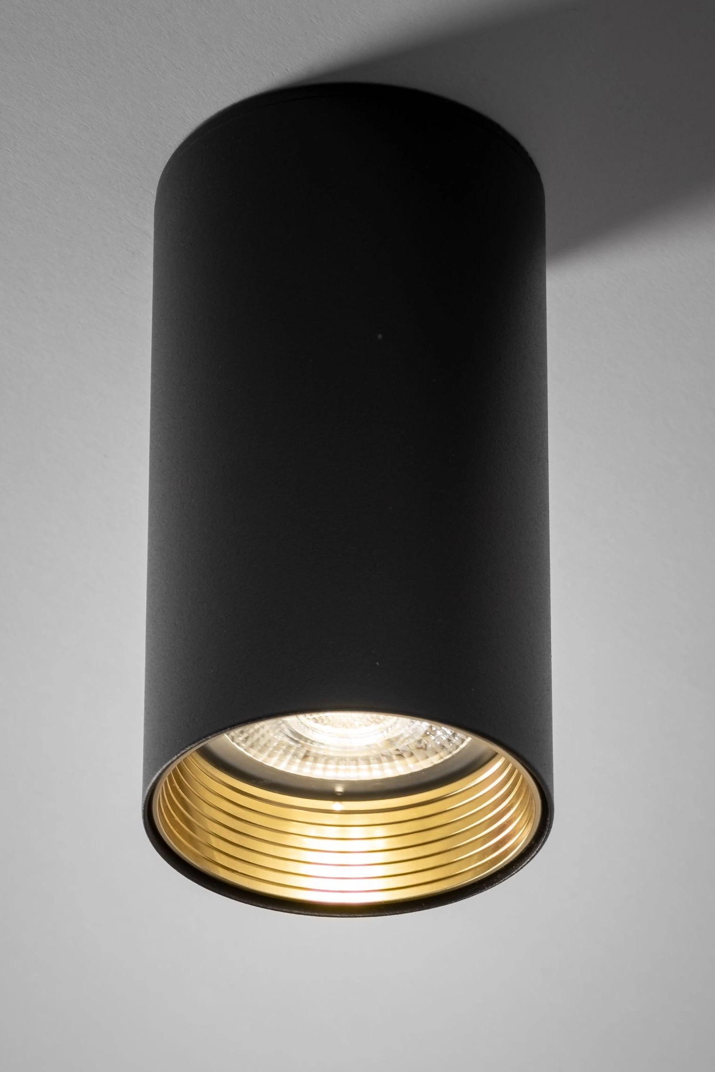   
                        
                        Точечный светильник TK LIGHTING (Польша) 33456    
                         В стиле Хай-тек.  
                        Тип источника света: светодиодная лампа, сменная.                         Форма: Цилиндр.                         Цвета плафонов и подвесок: Черный, Золото.                         Материал: Металл, Пластик.                          фото 8