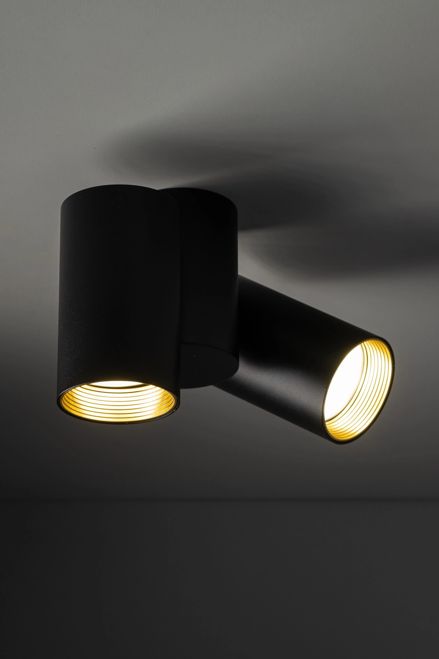   
                        
                        Точковий світильник TK LIGHTING (Польща) 33460    
                         У стилі Хай-тек.  
                        Тип джерела світла: світлодіодна лампа, змінна.                         Форма: Прямокутник.                         Кольори плафонів і підвісок: Чорний, Золото.                         Матеріал: Метал, Пластик.                          фото 11