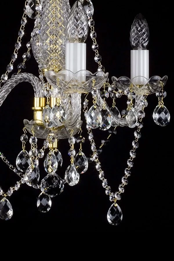   
                        
                        Кришталева люстра ARTGLASS (Чехія) 34260    
                         У стилі Класика.  
                        Тип джерела світла: світлодіодна лампа, змінна.                         Форма: Коло.                         Кольори плафонів і підвісок: Прозорий.                         Матеріал: Кришталь.                          фото 2