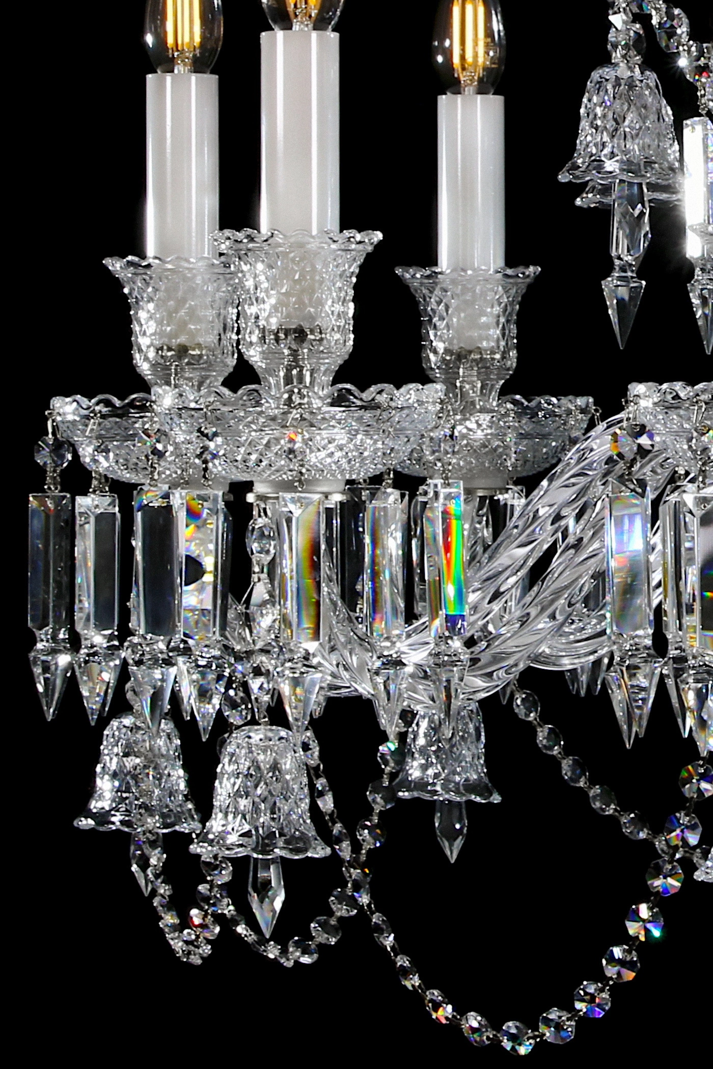   
                        
                        Кришталева люстра ARTGLASS (Чехія) 35210    
                         У стилі Класика.  
                        Тип джерела світла: світлодіодна лампа, змінна.                         Форма: Коло.                         Кольори плафонів і підвісок: Прозорий.                         Матеріал: Кришталь.                          фото 6