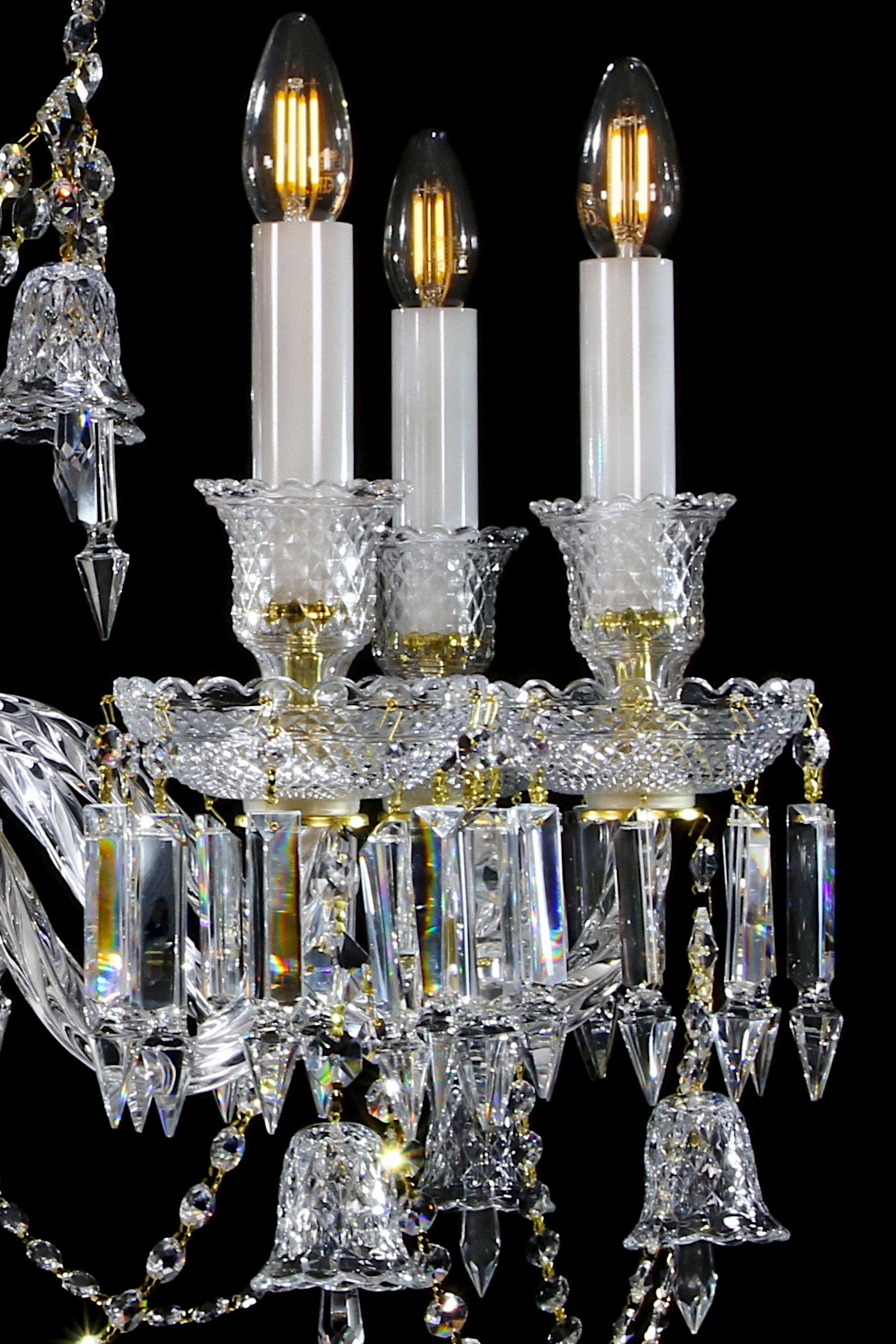   
                        
                        Кришталева люстра ARTGLASS (Чехія) 35211    
                         У стилі Класика.  
                        Тип джерела світла: світлодіодна лампа, змінна.                         Форма: Коло.                         Кольори плафонів і підвісок: Прозорий.                         Матеріал: Кришталь.                          фото 7