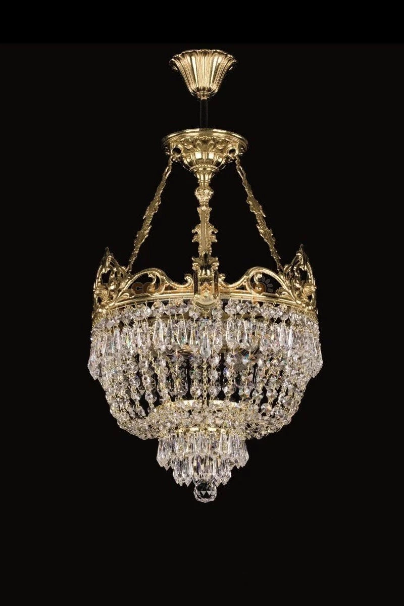   
                        
                        Кришталева люстра ARTGLASS (Чехія) 35305    
                         У стилі Класика.  
                        Тип джерела світла: світлодіодна лампа, змінна.                         Форма: Коло.                         Кольори плафонів і підвісок: Прозорий.                         Матеріал: Кришталь.                          фото 1