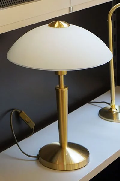   
                        Настільна лампа EGLO (Австрія) 35928    
                         у стилі класика.  
                        Тип джерела світла: cвітлодіодні led, енергозберігаючі, розжарювання.                                                 Кольори плафонів і підвісок: білий.                         Матеріал: скло.                          фото 5