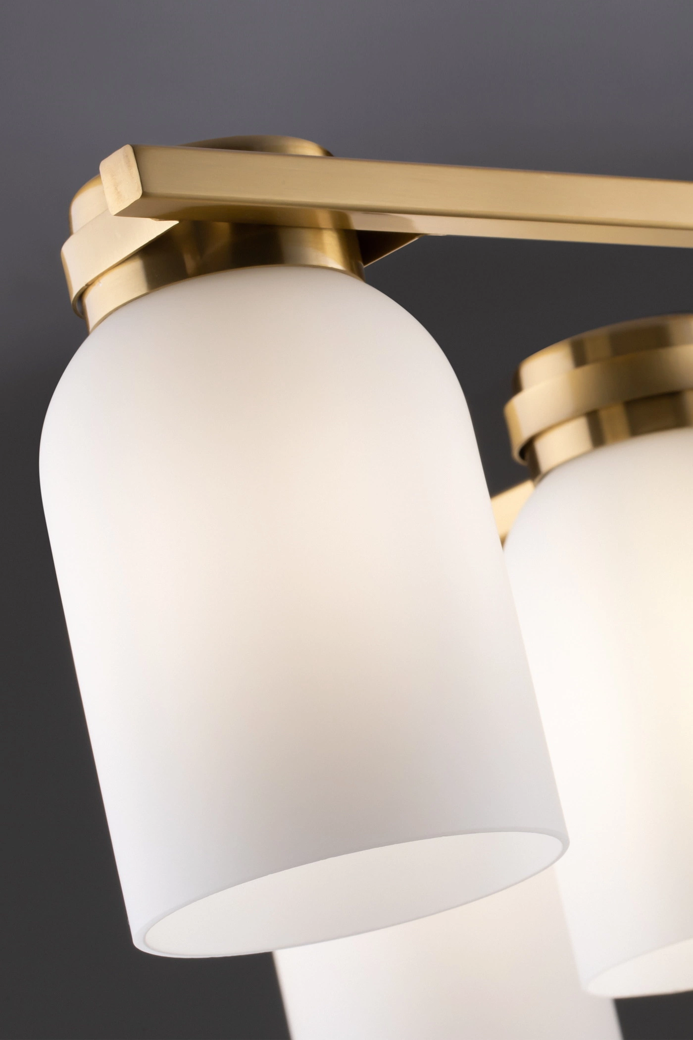   
                        
                        Люстра VASMAR (Украина) 36097    
                         В стиле Модерн.  
                        Тип источника света: светодиодная лампа, сменная.                         Форма: Круг.                         Цвета плафонов и подвесок: Белый.                         Материал: Стекло.                          фото 7