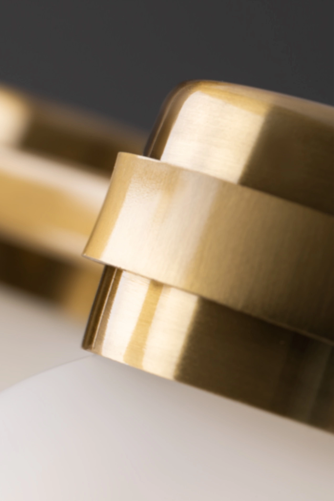   
                        
                        Люстра VASMAR (Украина) 36097    
                         В стиле Модерн.  
                        Тип источника света: светодиодная лампа, сменная.                         Форма: Круг.                         Цвета плафонов и подвесок: Белый.                         Материал: Стекло.                          фото 8