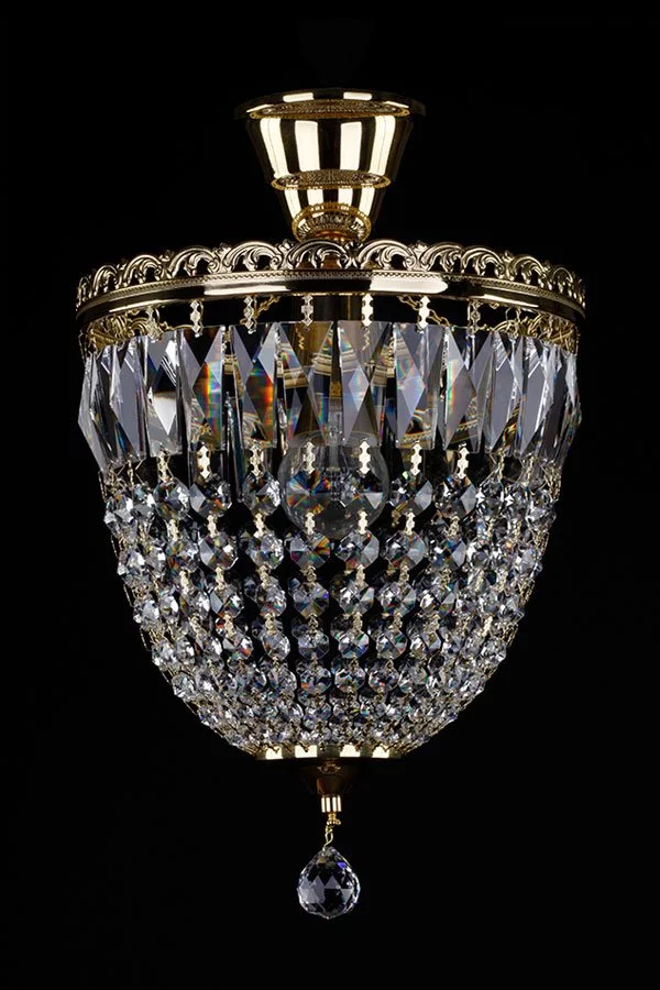   
                        
                        Кришталева люстра ARTGLASS (Чехія) 38950    
                         У стилі Класика.  
                        Тип джерела світла: світлодіодна лампа, змінна.                         Форма: Коло.                         Кольори плафонів і підвісок: Прозорий.                         Матеріал: Кришталь.                          фото 1