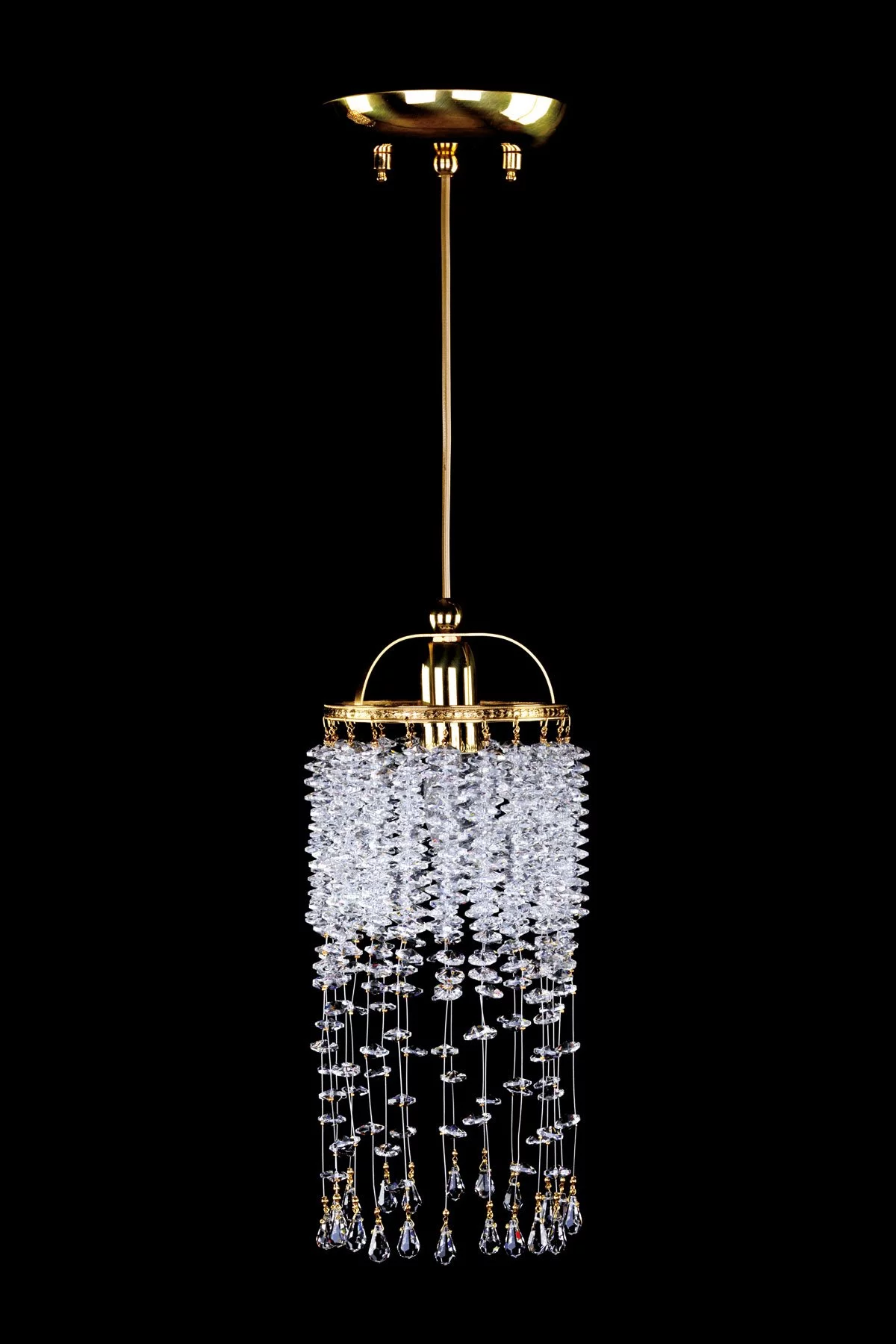   
                        
                        Кришталева люстра ARTGLASS (Чехія) 39366    
                         У стилі Арт-деко.  
                        Тип джерела світла: світлодіодна лампа, змінна.                         Форма: Коло.                         Кольори плафонів і підвісок: Прозорий.                         Матеріал: Кришталь.                          фото 1