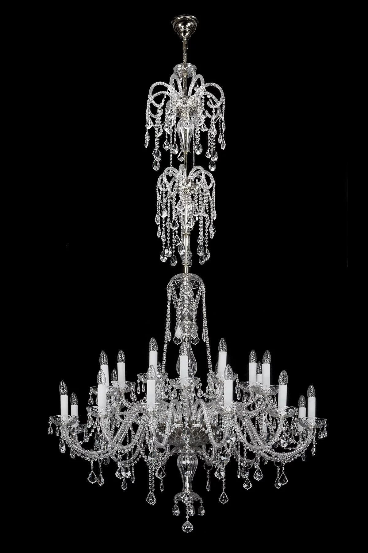   
                        
                        Кришталева люстра ARTGLASS (Чехія) 39488    
                         У стилі Класика.  
                        Тип джерела світла: світлодіодна лампа, змінна.                         Форма: Коло.                         Кольори плафонів і підвісок: Прозорий.                         Матеріал: Кришталь.                          фото 1