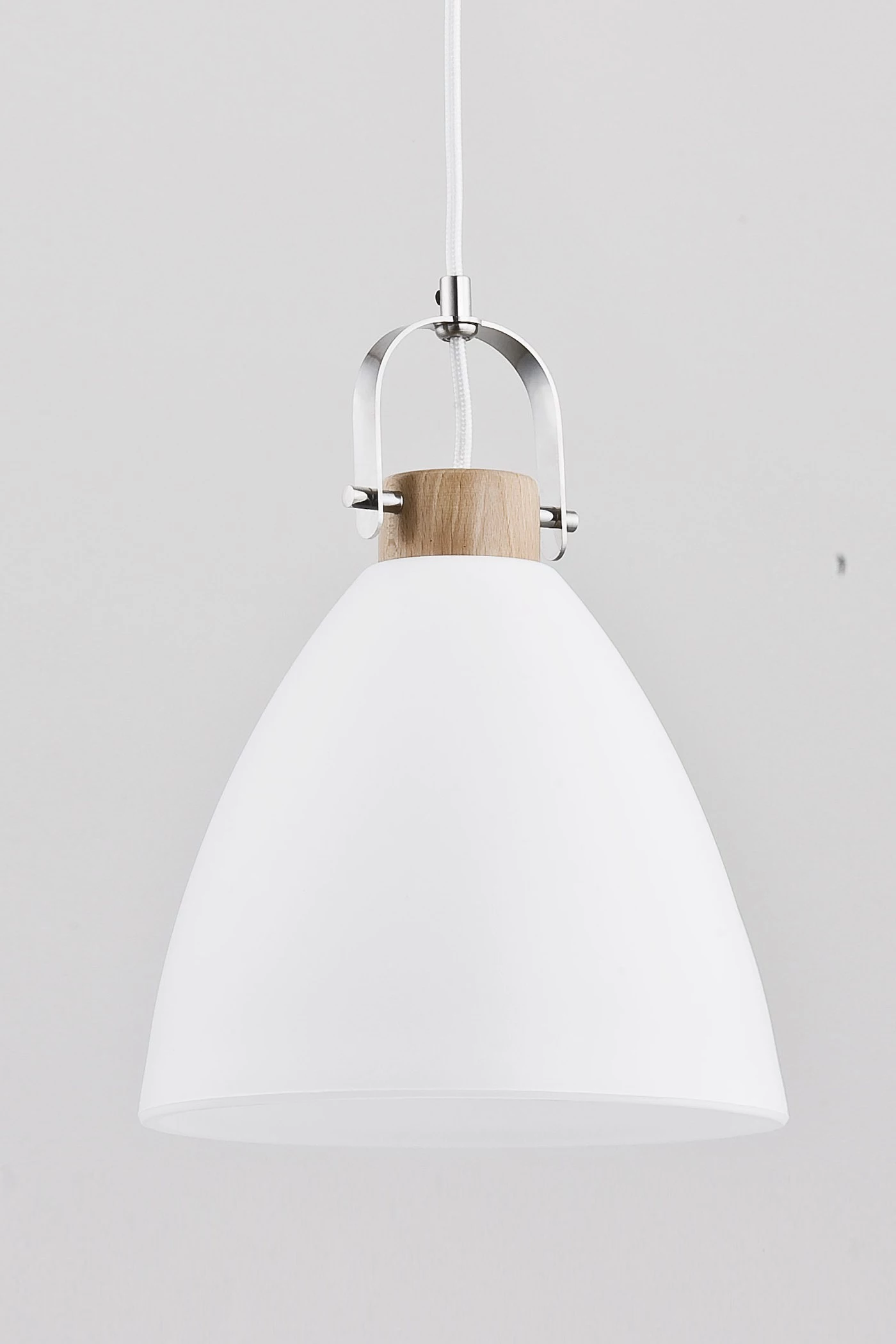   
                        
                        Люстра ALFA (Польща) 40027    
                         у стилі Модерн.  
                        Тип джерела світла: світлодіодна лампа, змінна.                         Форма: Коло.                         Кольори плафонів і підвісок: Білий.                         Матеріал: Скло.                          фото 2