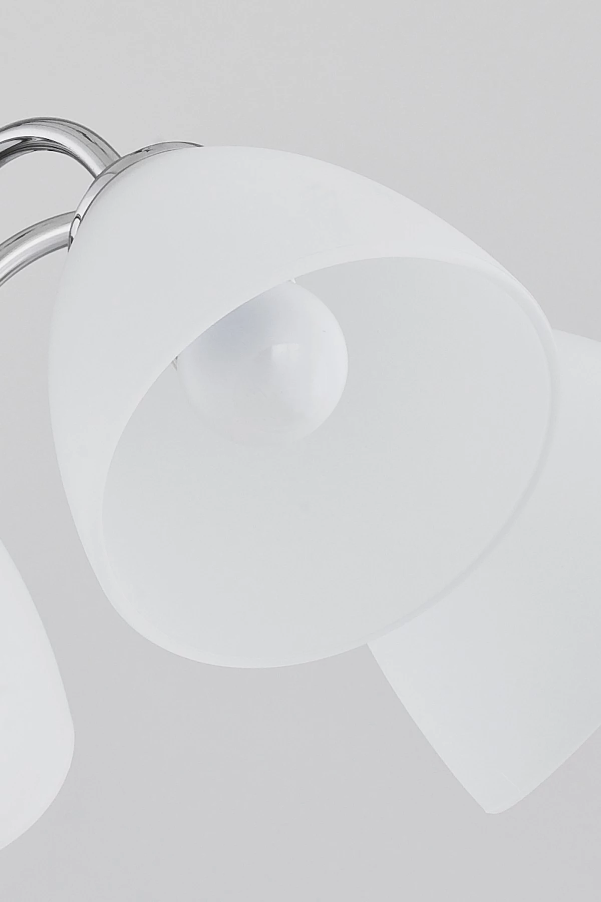   
                        
                        Люстра ALFA (Польща) 40086    
                         у стилі Класика.  
                        Тип джерела світла: світлодіодна лампа, змінна.                         Форма: Коло.                         Кольори плафонів і підвісок: Білий.                         Матеріал: Скло.                          фото 2