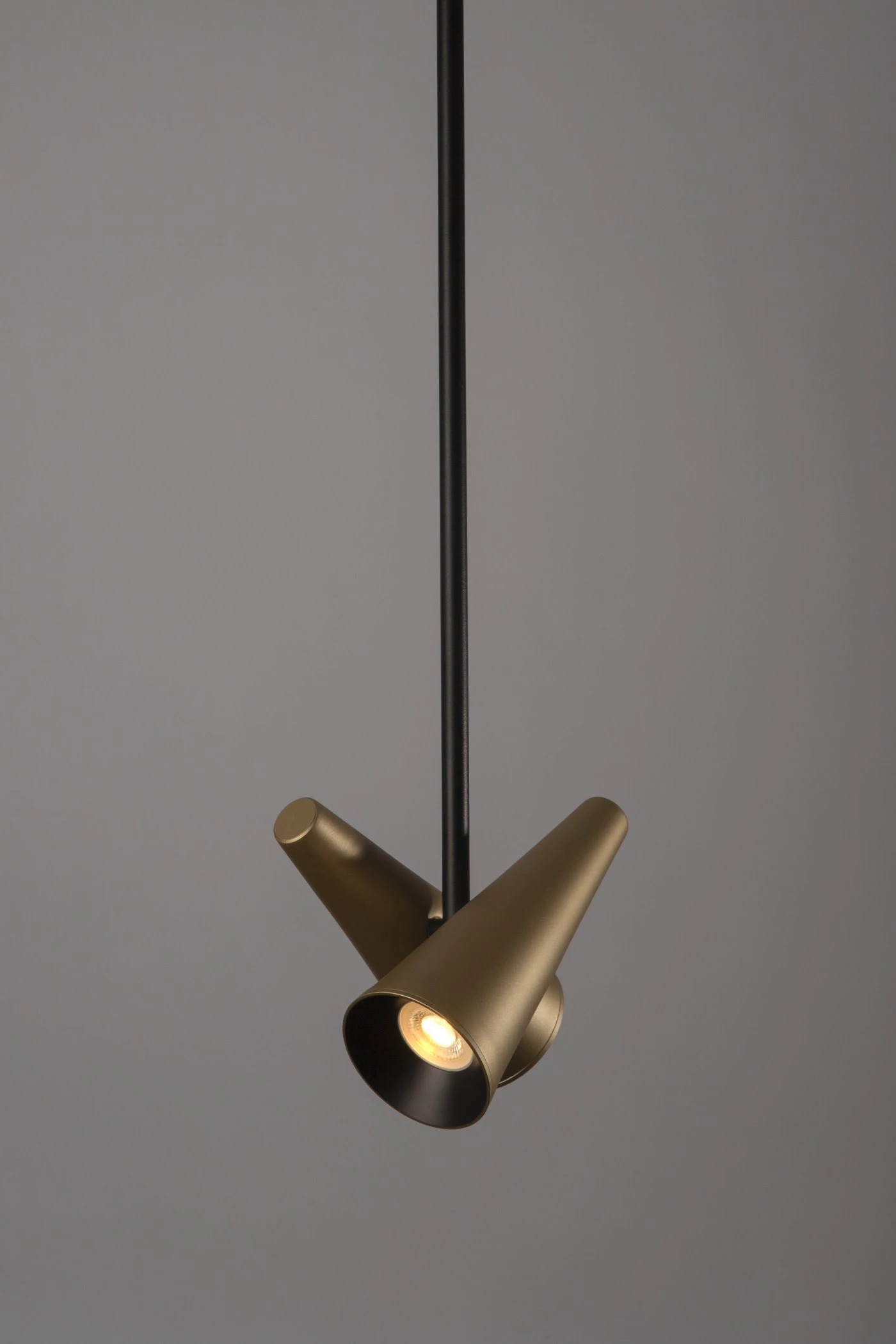   
                        
                        Люстра MAYTONI (Германия) 40502    
                         в стиле Лофт.  
                        Тип источника света: светодиодная лампа, сменная.                         Форма: Прямоугольник.                         Цвета плафонов и подвесок: Латунь.                         Материал: Алюминий.                          фото 2