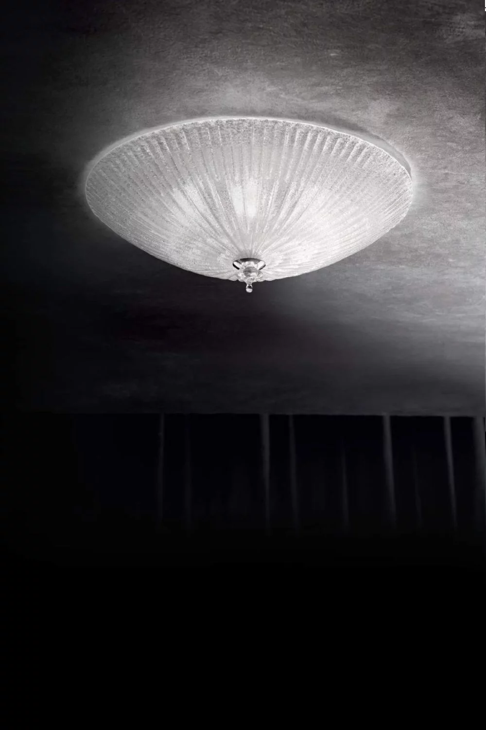   
                        
                        Люстра IDEAL LUX (Италия) 41857    
                         в стиле Модерн.  
                        Тип источника света: светодиодная лампа, сменная.                         Форма: Круг.                         Цвета плафонов и подвесок: Белый.                         Материал: Стекло.                          фото 2