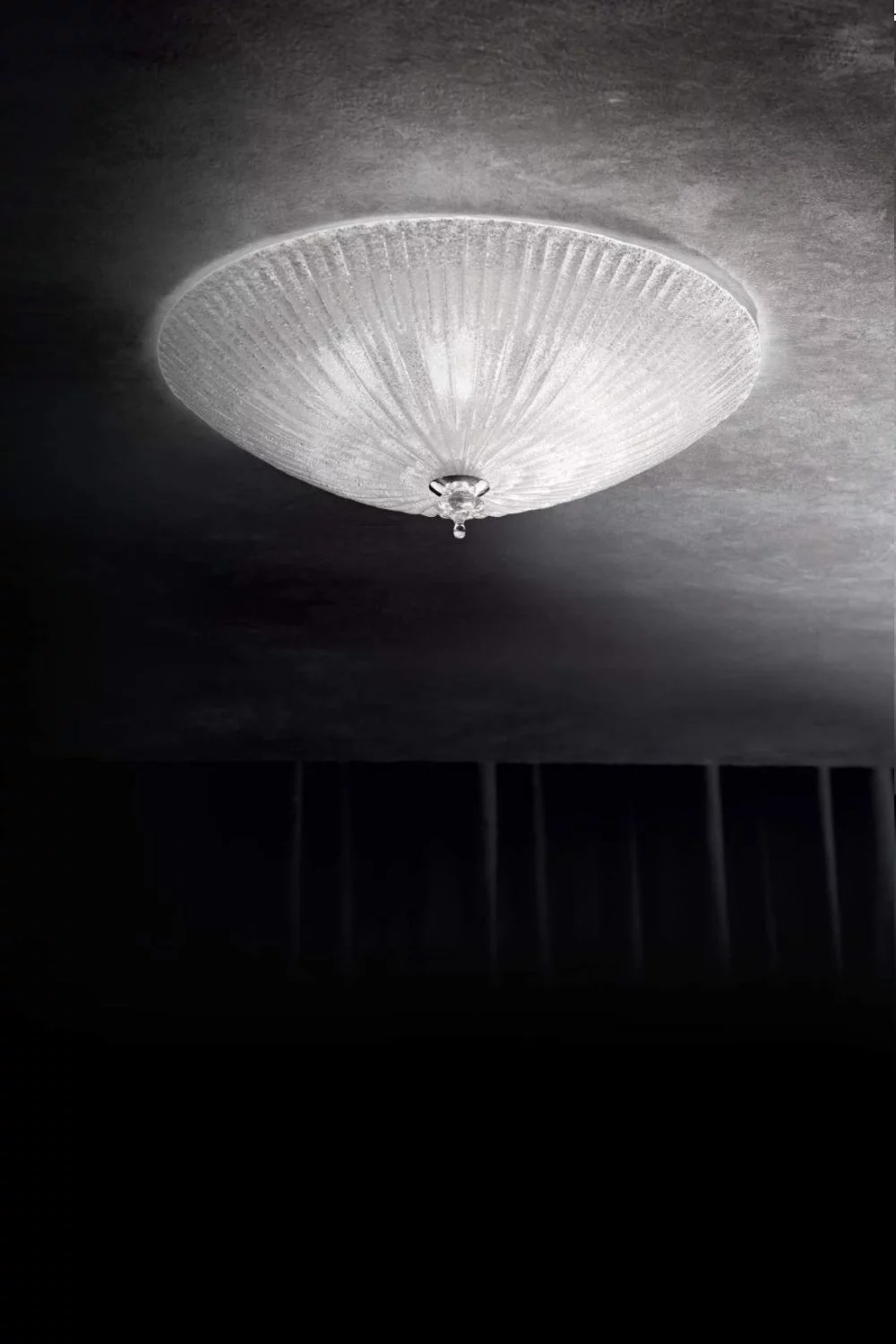   
                        
                        Люстра IDEAL LUX (Італія) 41857    
                         У стилі Модерн.  
                        Тип джерела світла: світлодіодна лампа, змінна.                         Форма: Коло.                         Кольори плафонів і підвісок: Білий.                         Матеріал: Скло.                          фото 2