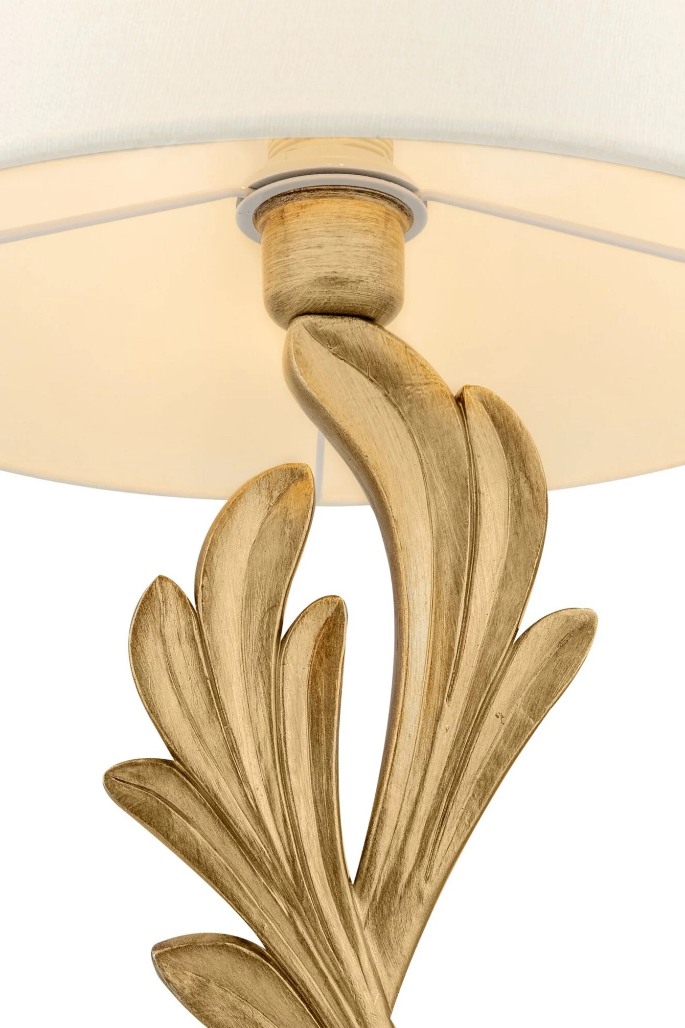  
                        
                        Настольная лампа MAYTONI (Германия) 43279    
                         в стиле Флористика, Классика.  
                        Тип источника света: светодиодная лампа, сменная.                                                 Цвета плафонов и подвесок: Бежевый.                         Материал: Ткань.                          фото 4