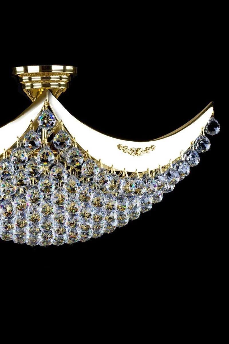   
                        
                        Хрустальная люстра ARTGLASS (Чехия) 43530    
                         В стиле Классика.  
                        Тип источника света: светодиодная лампа, сменная.                         Форма: Квадрат.                         Цвета плафонов и подвесок: Прозрачный.                         Материал: Хрусталь.                          фото 2