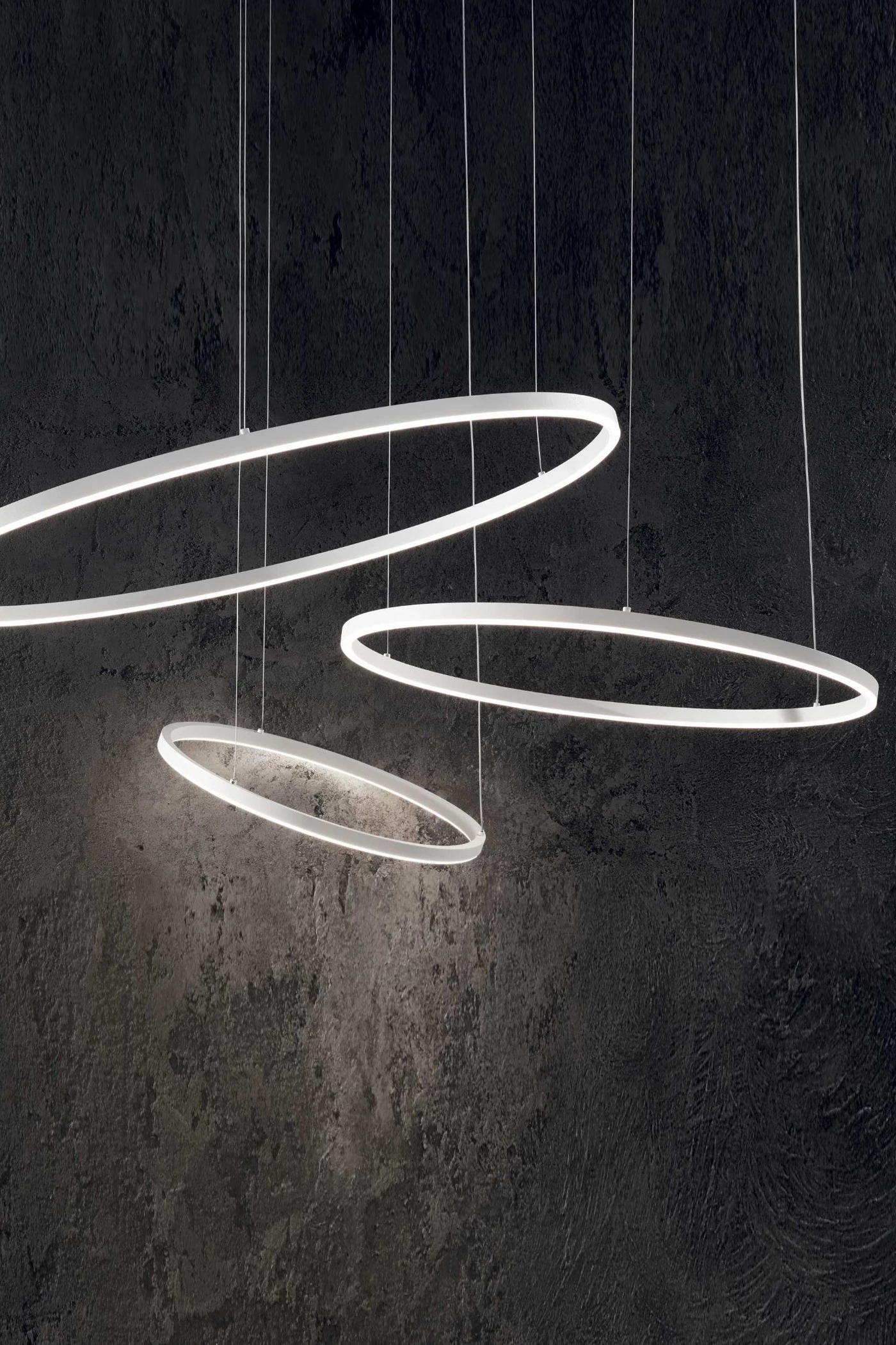   
                        
                        Люстра IDEAL LUX (Италия) 43664    
                         В стиле Хай-тек.  
                        Тип источника света: встроенный led-модуль, несъемный.                         Форма: Круг.                         Цвета плафонов и подвесок: Белый.                         Материал: Пластик.                          фото 2