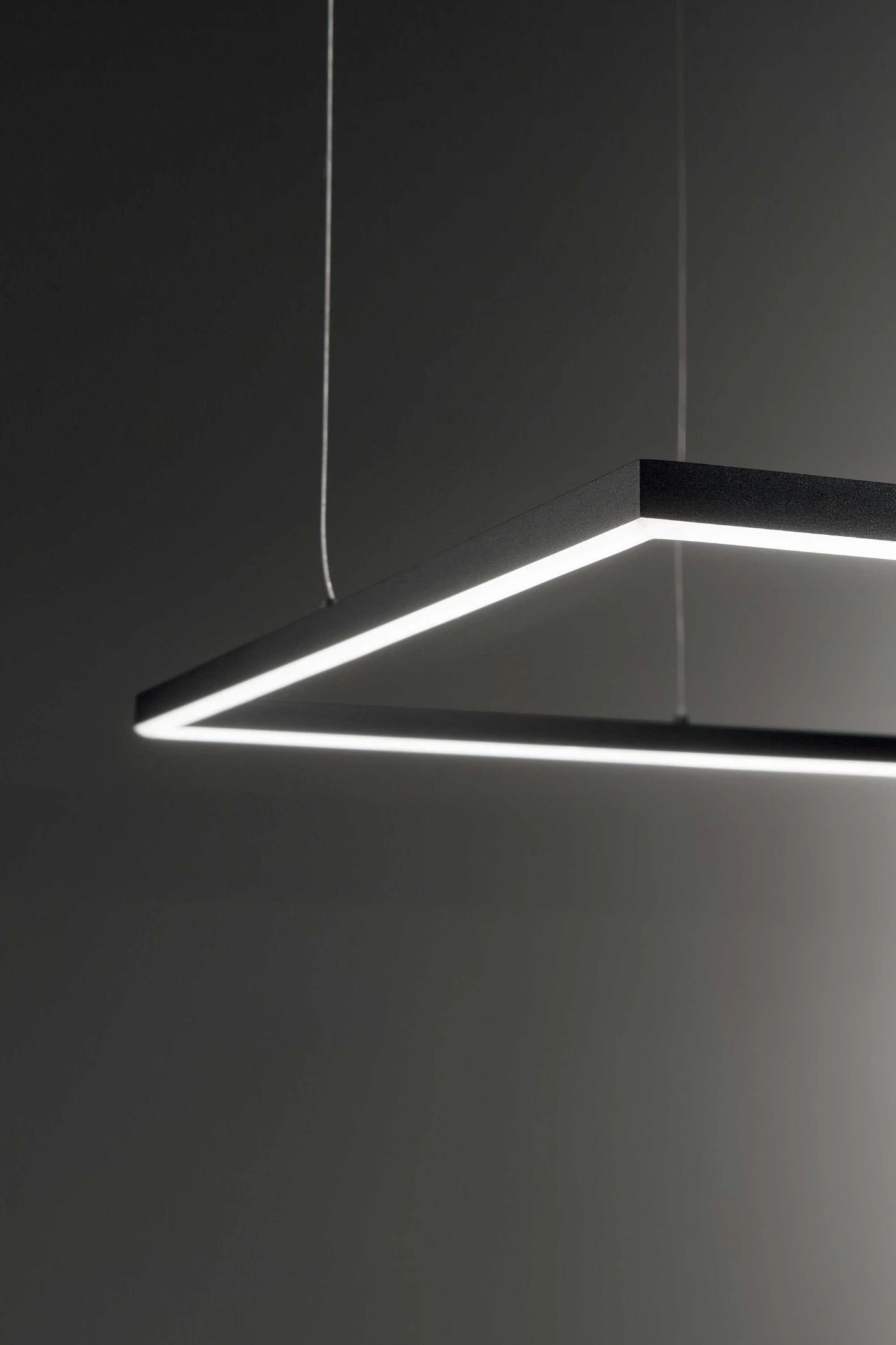   
                        
                        Люстра IDEAL LUX (Італія) 43675    
                         У стилі Хай-тек.  
                        Тип джерела світла: вбудований led-модуль, незмінний.                         Форма: Квадрат.                         Кольори плафонів і підвісок: Чорний.                         Матеріал: Пластик.                          фото 2