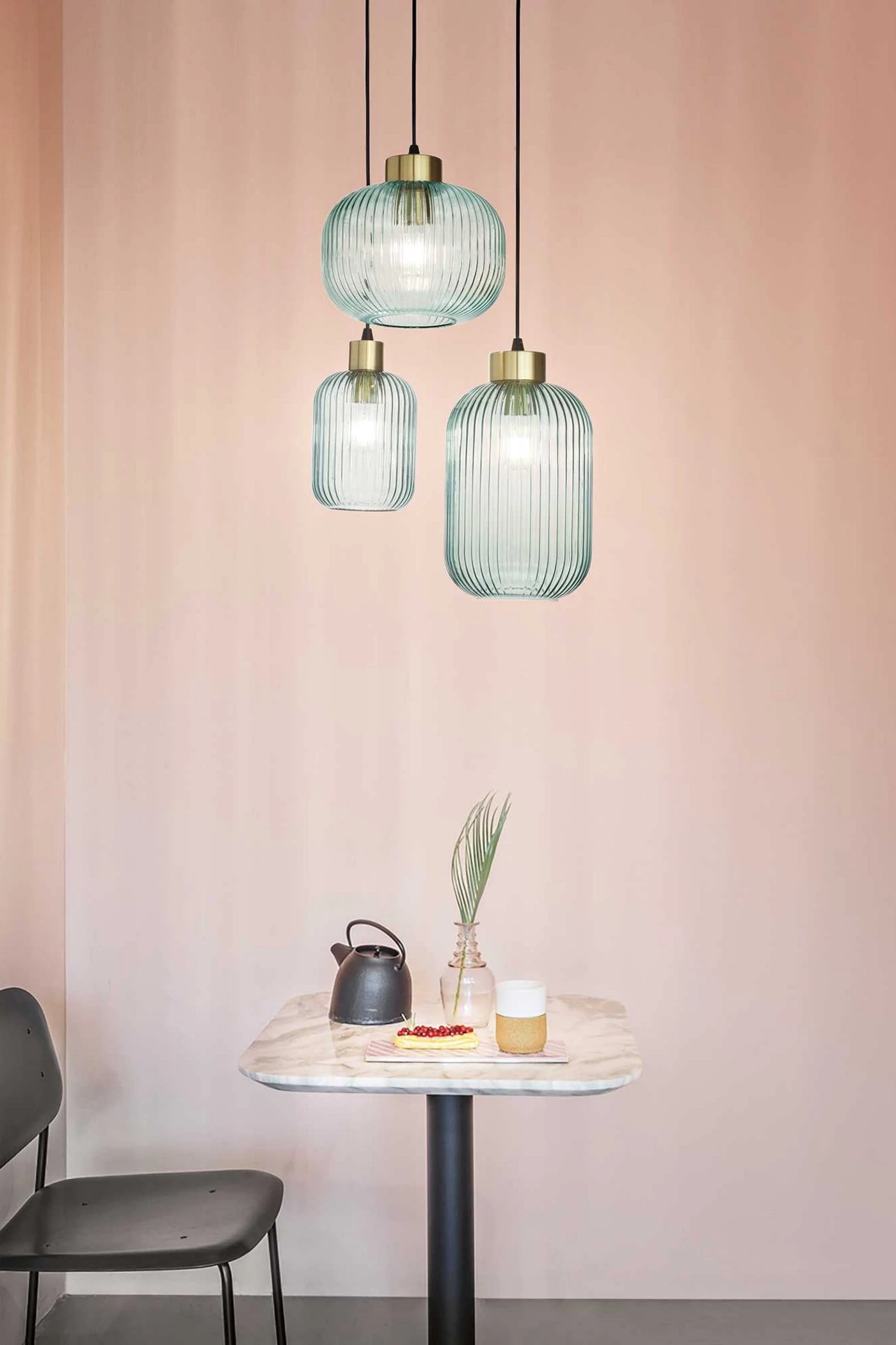 Люстра IDEAL LUX (Італія) 44532    
                         У стилі Модерн.  
                        Тип джерела світла: світлодіодна лампа, змінна.                         Форма: Овал, Циліндр.                         Кольори плафонів і підвісок: Зелений.                         Матеріал: Скло.                          фото 2