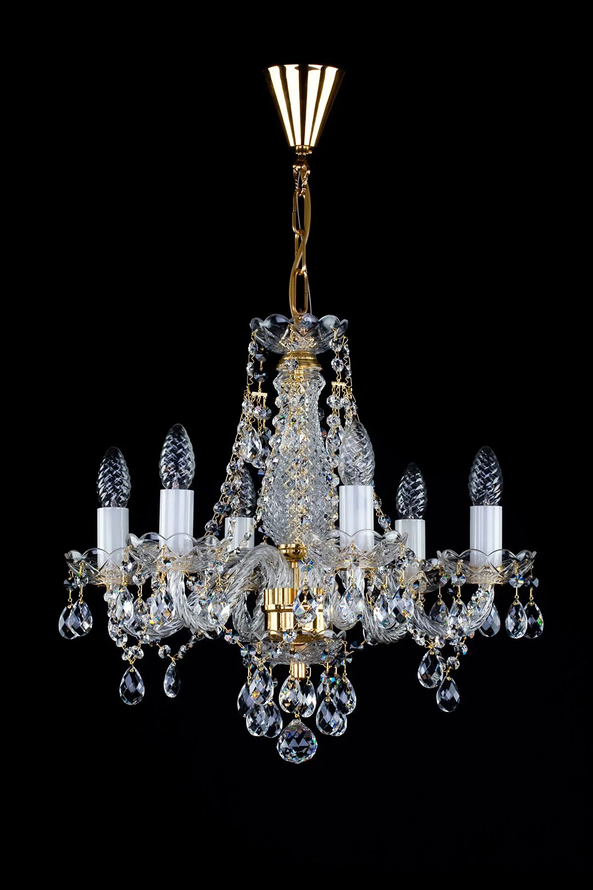   
                        
                        Кришталева люстра ARTGLASS (Чехія) 46044    
                         У стилі Класика.  
                        Тип джерела світла: світлодіодна лампа, змінна.                         Форма: Коло.                         Кольори плафонів і підвісок: Прозорий.                         Матеріал: Кришталь.                          фото 1