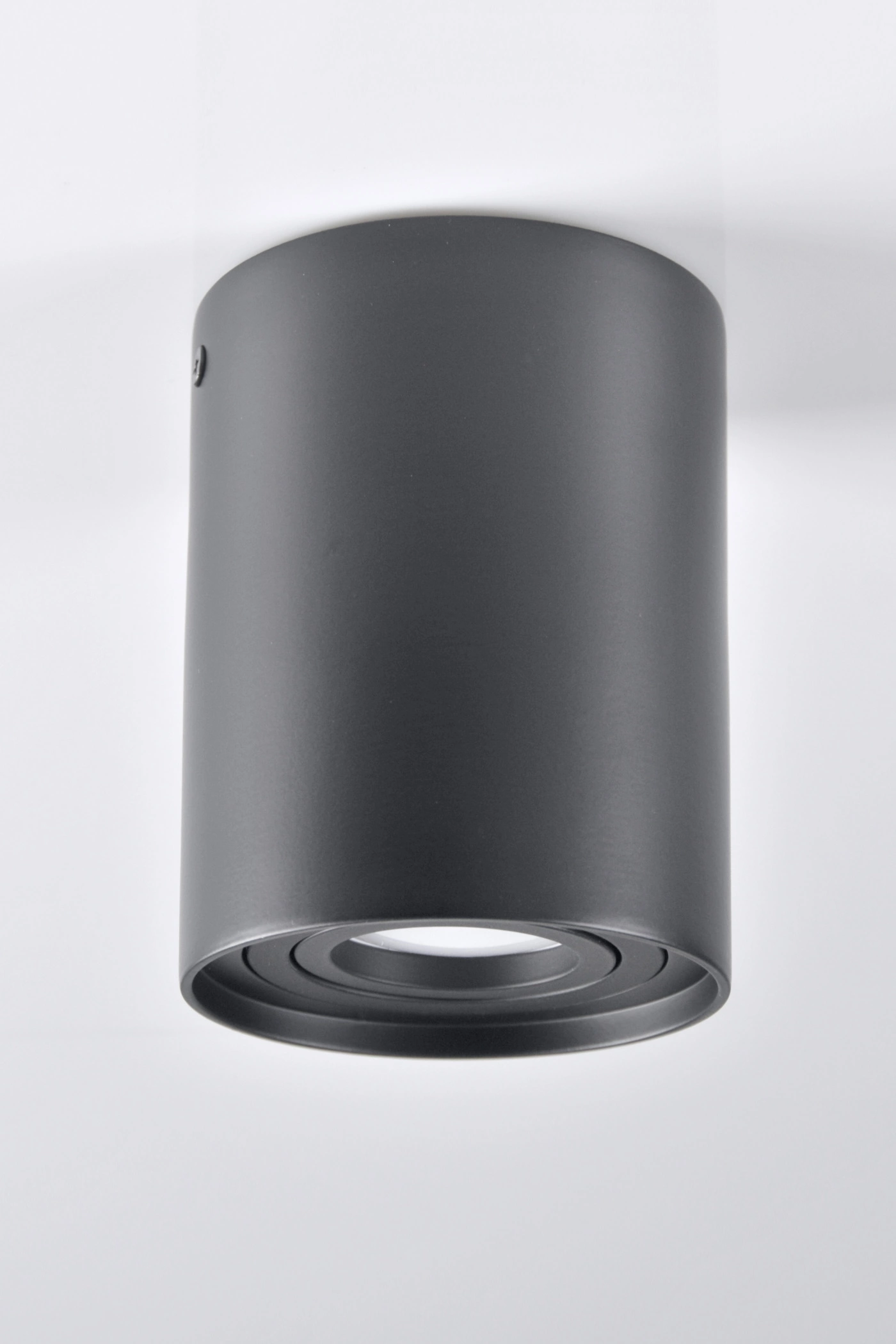   
                        
                        Точковий світильник POLUX (Польща) 46652    
                         у стилі Хай-тек.  
                        Тип джерела світла: світлодіодна лампа, змінна.                         Форма: Циліндр.                         Кольори плафонів і підвісок: Чорний.                         Матеріал: Алюміній.                          фото 4