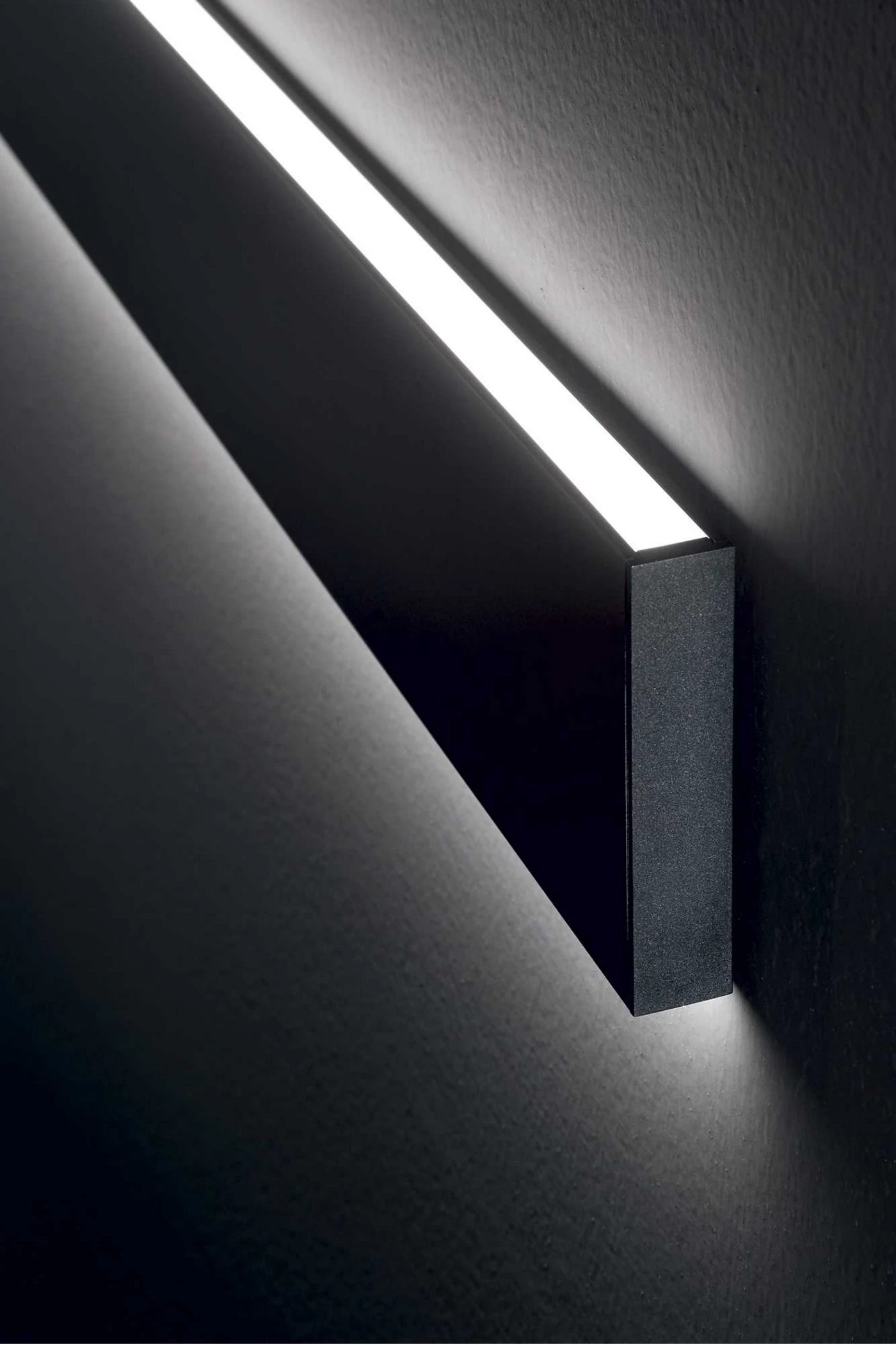   
                        Світильник настінний IDEAL LUX (Італія) 47811    
                         у стилі хай-тек.  
                        Тип джерела світла: вбудовані світлодіоди led.                         Форма: прямокутник.                                                                          фото 2