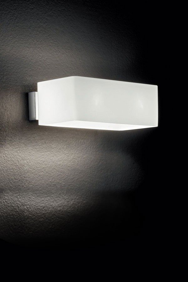   
                        Світильник настінний IDEAL LUX (Італія) 48305    
                         у стилі модерн.  
                        Тип джерела світла: cвітлодіодні led, галогенні.                                                 Кольори плафонів і підвісок: білий.                         Матеріал: скло.                          фото 3