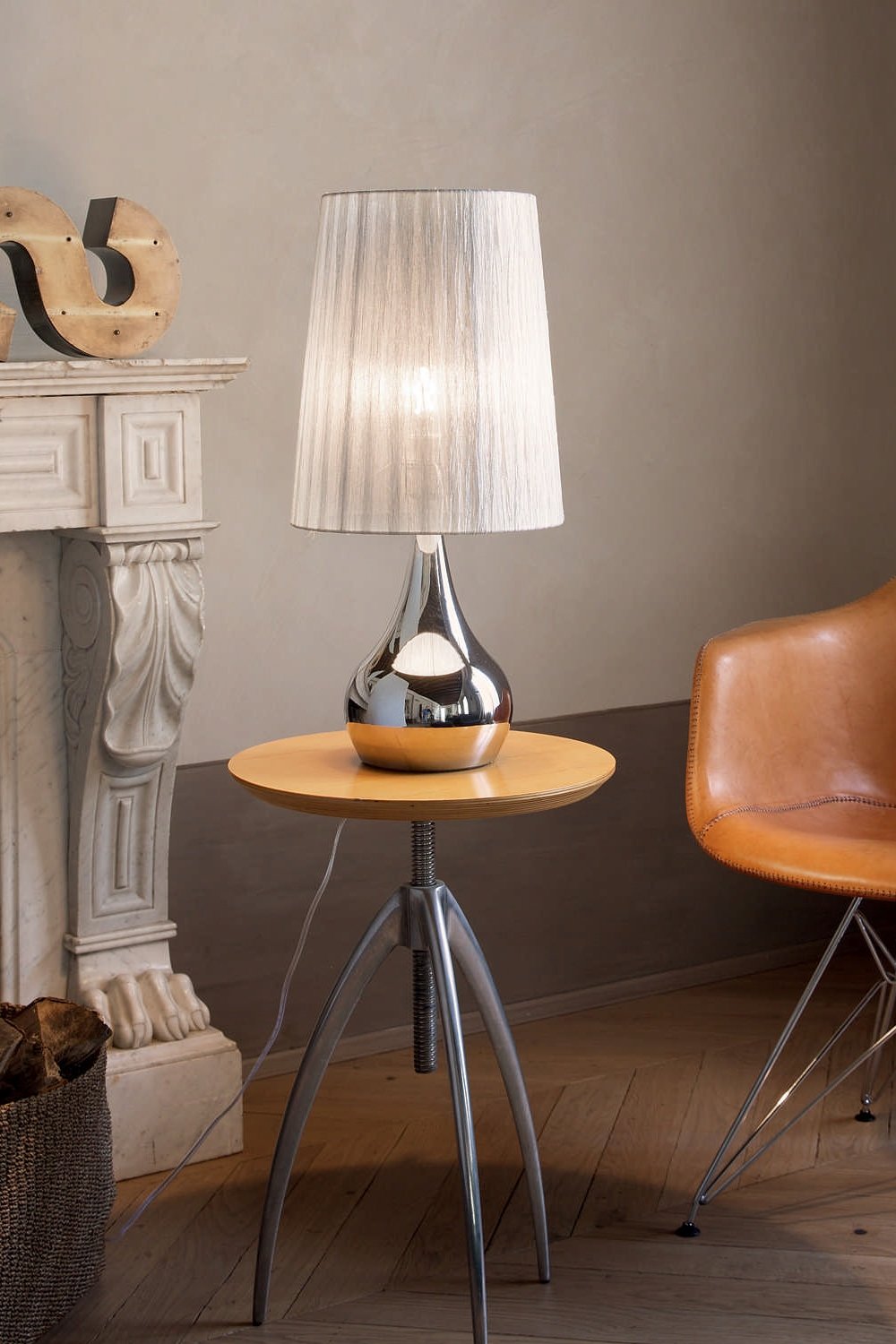   
                        Настільна лампа IDEAL LUX (Італія) 48473    
                         у стилі модерн, скандинавський.  
                        Тип джерела світла: cвітлодіодні led, енергозберігаючі, розжарювання.                                                 Кольори плафонів і підвісок: сірий.                         Матеріал: тканина.                          фото 2